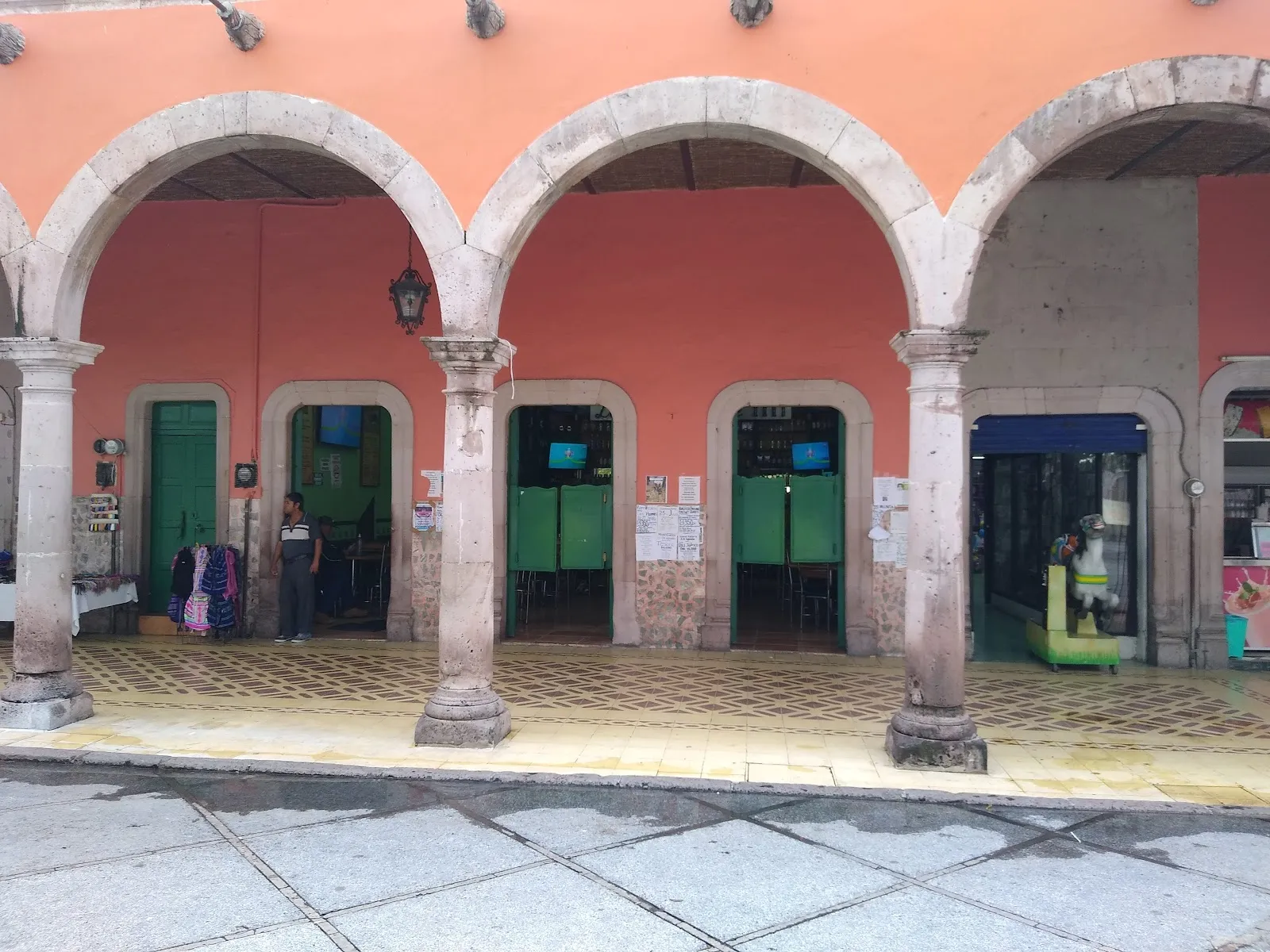 Wingas Pub Jalos logo