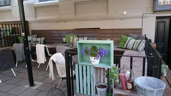 The Highbury Pub logo