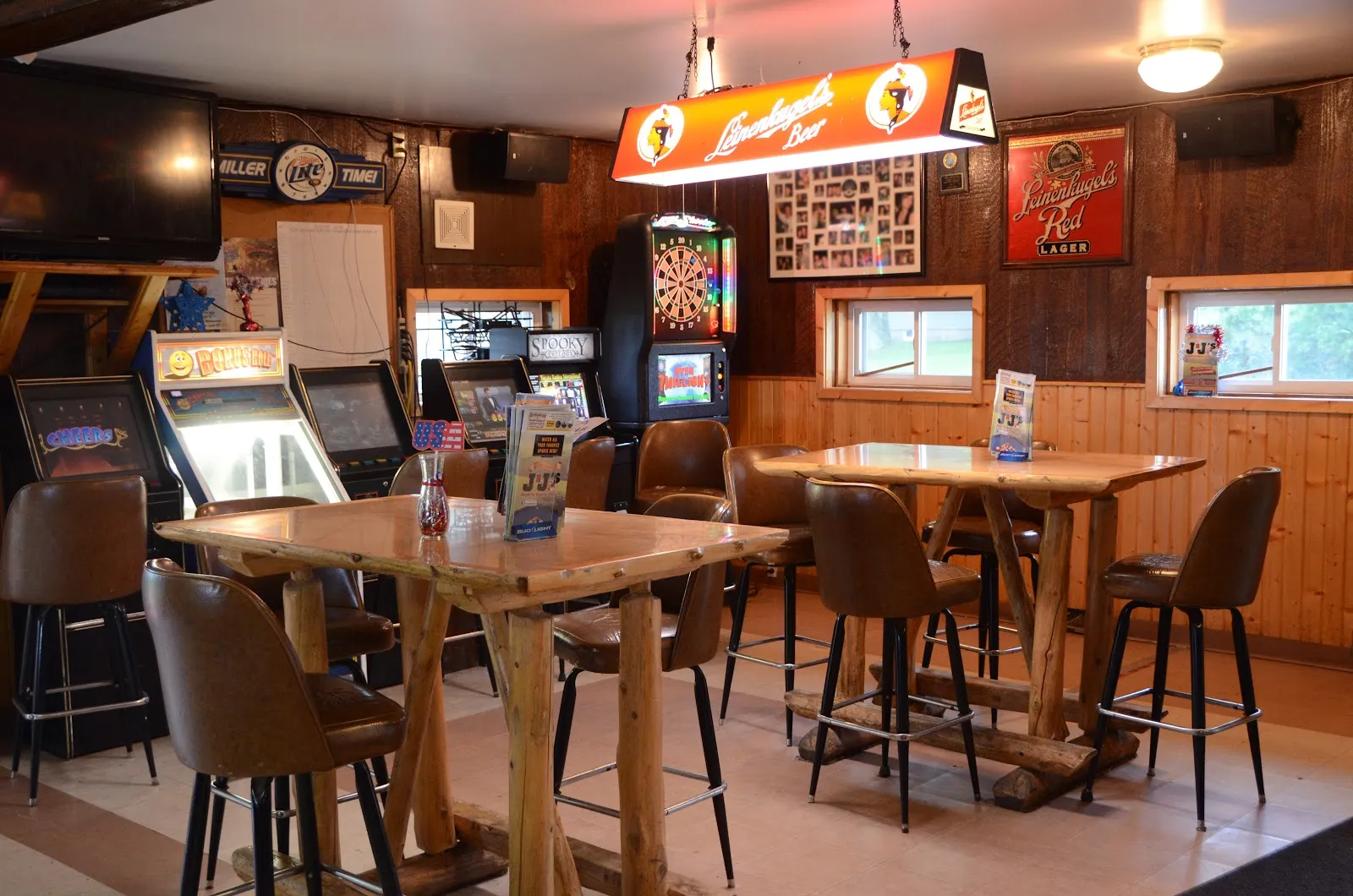 J & J's Sports Bar & Grill - Image 4