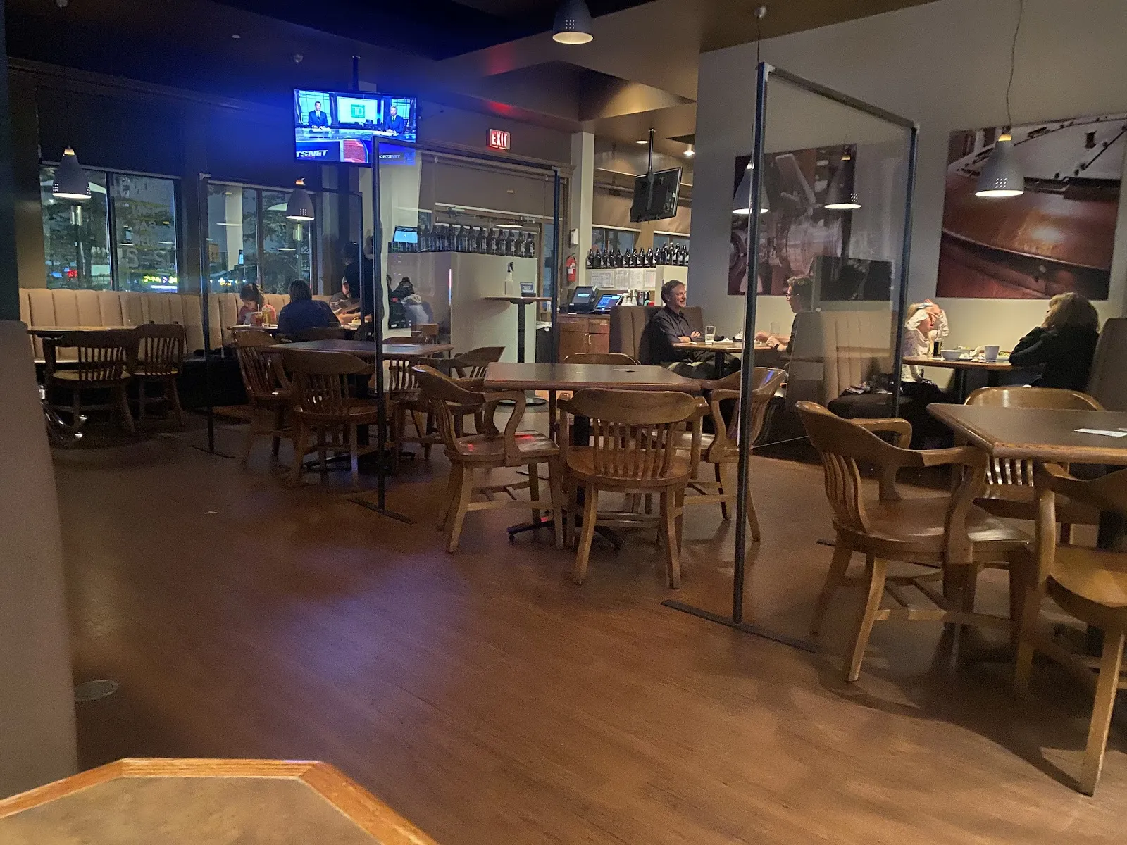 Brewsters Brewing Company and Restaurant - Crowfoot - Image 4