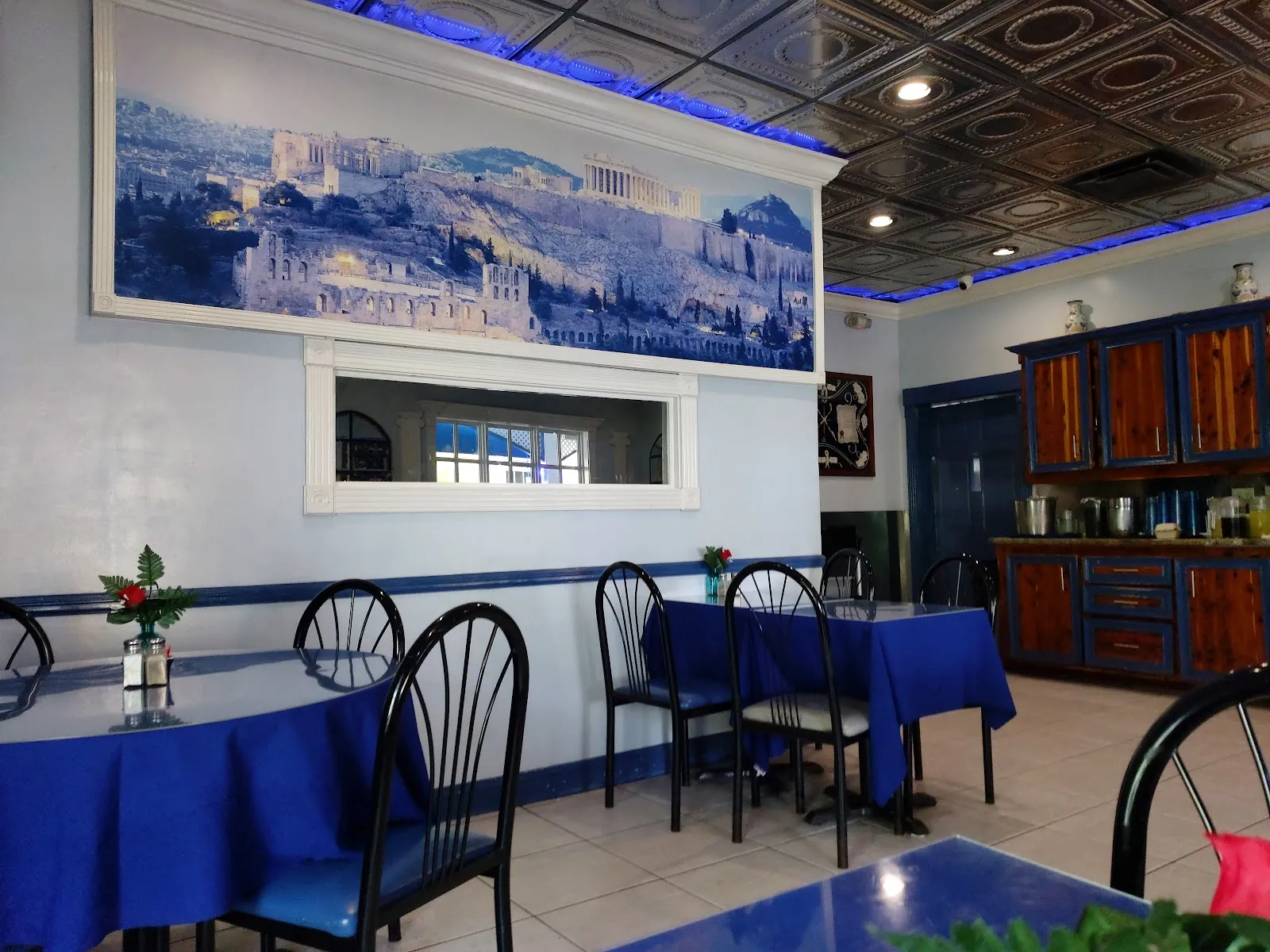 Zorbas Greek Restaurant - Image 3