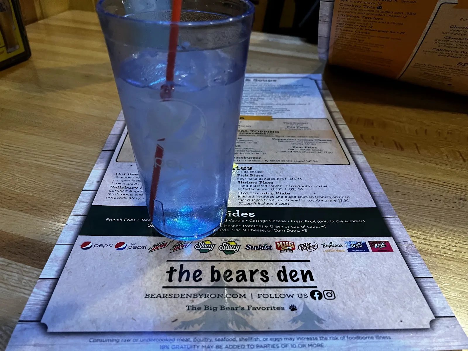Bears Den Sports Bar & Eatery - Image 4