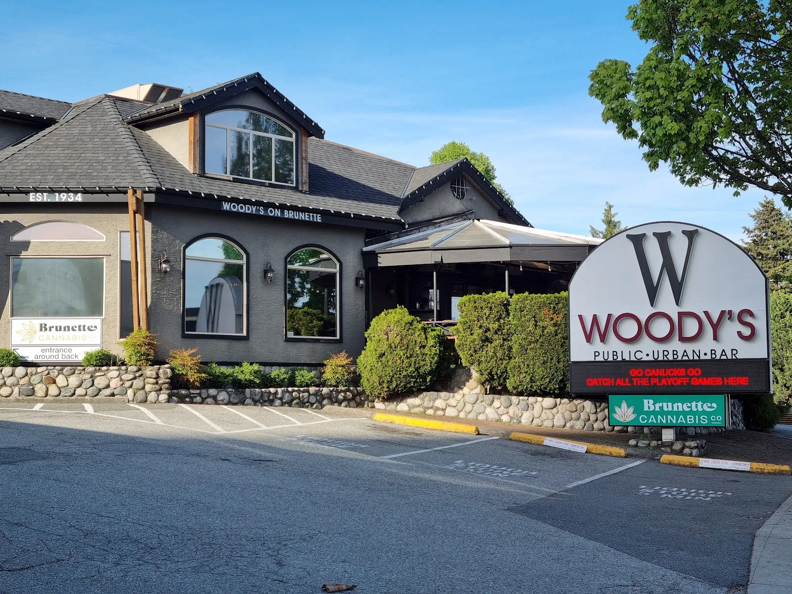 Woody's Pub on Brunette - Image 4