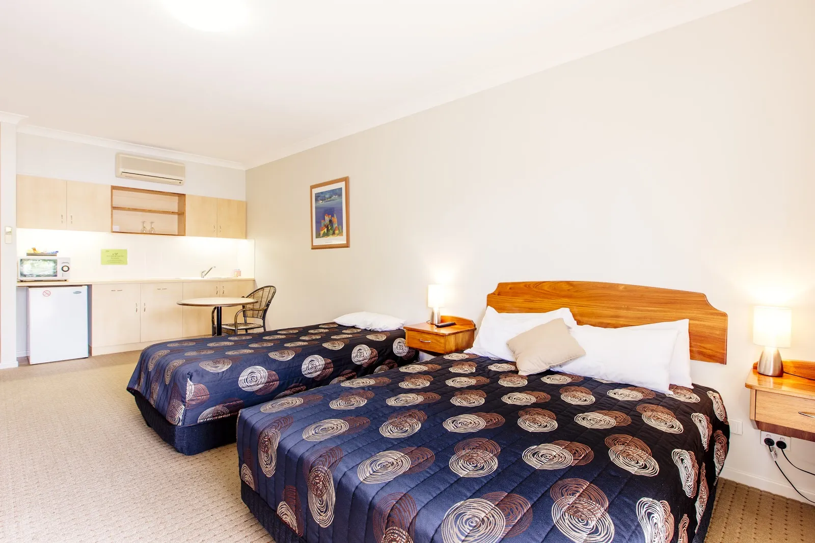 Shamrock Hotel - Image 2