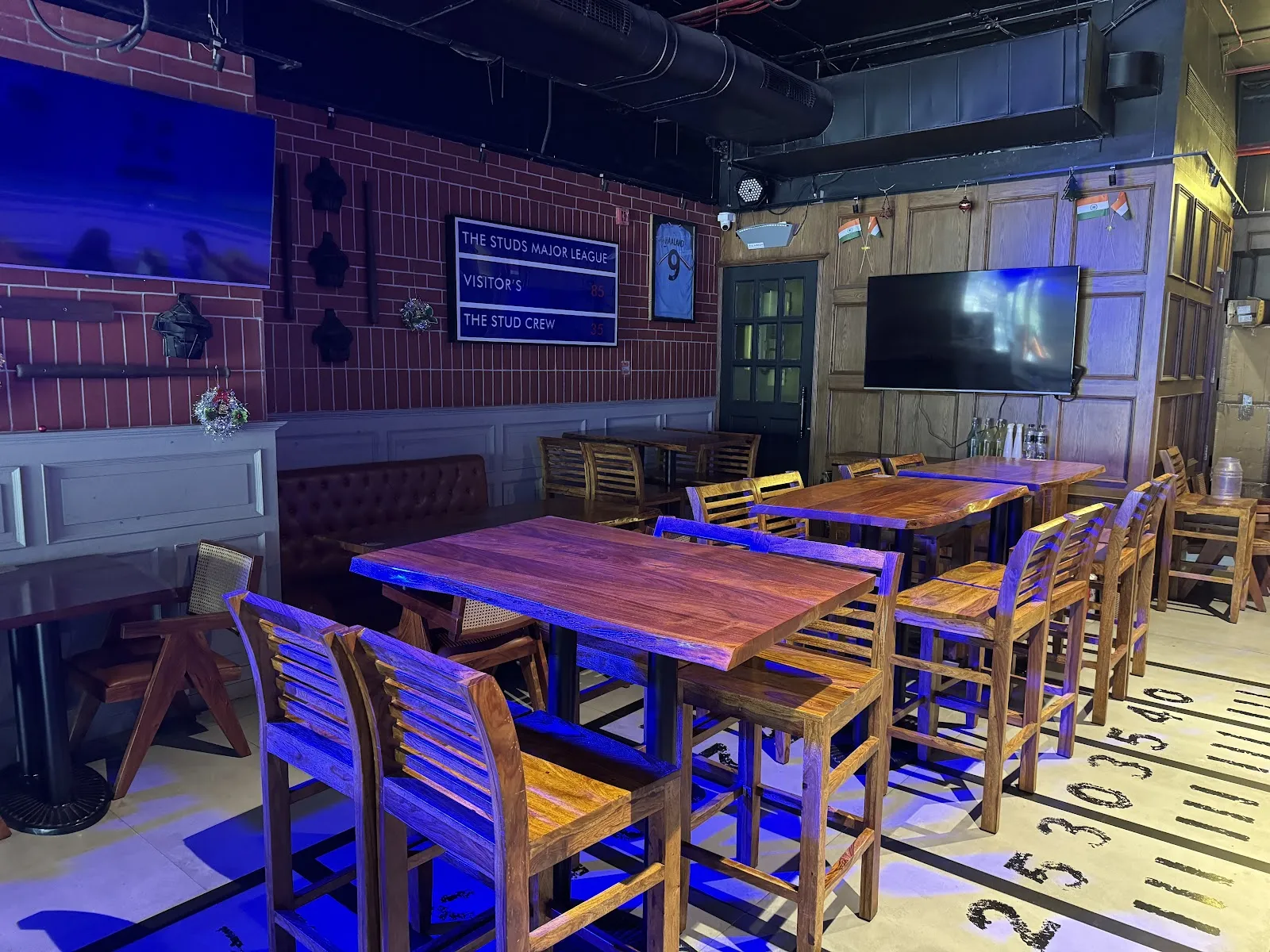 The Studs - Sports Bar and Grill, Thane - Image 2
