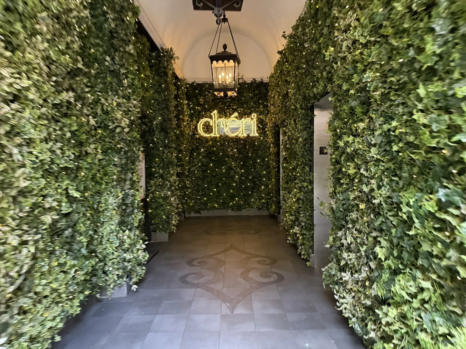 Chéri Rooftop - Image 3
