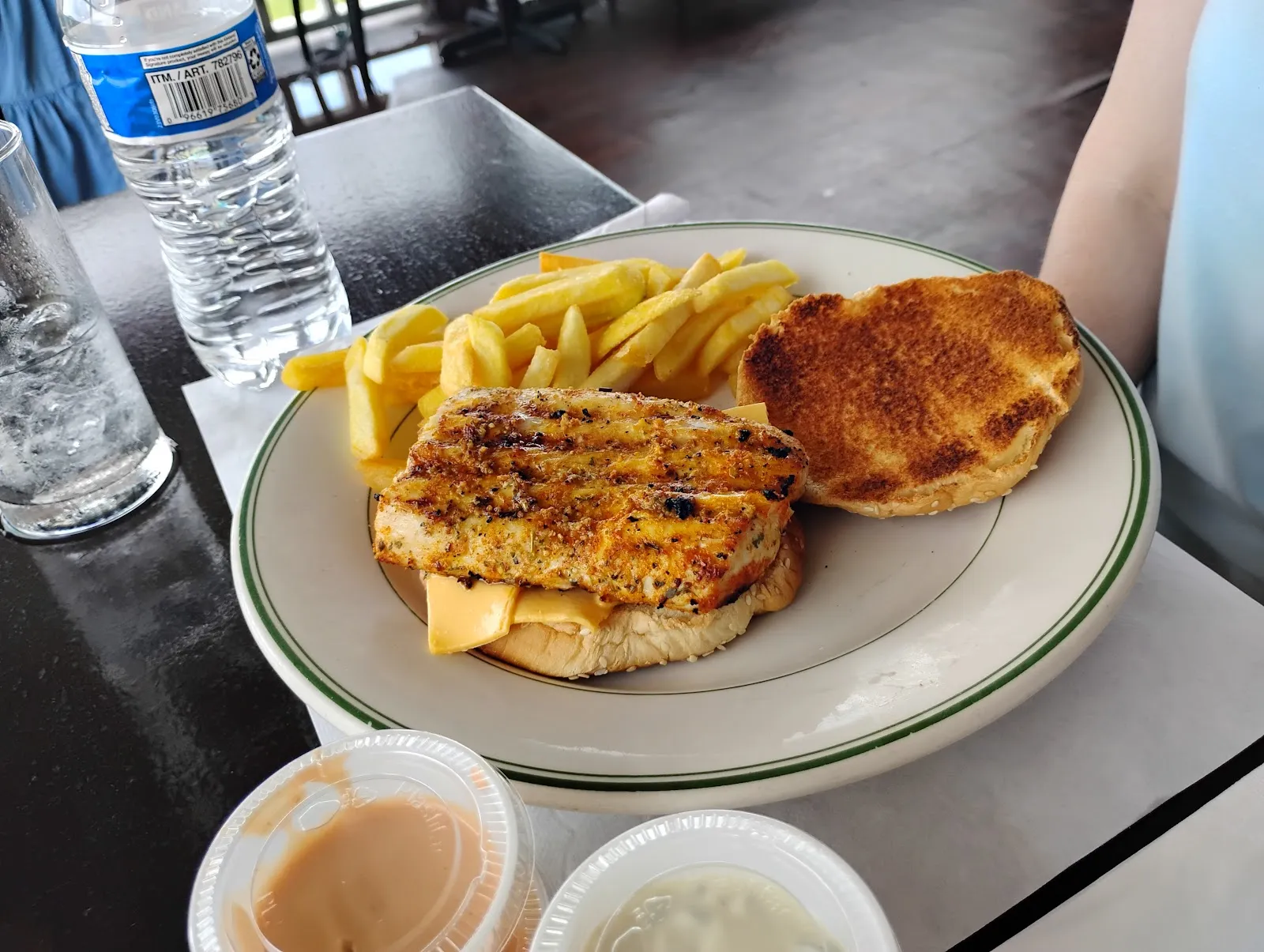Cricket Club Restaurant & Pub - Image 2