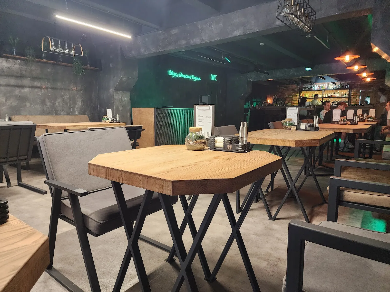 Lipa Bar - Image 4
