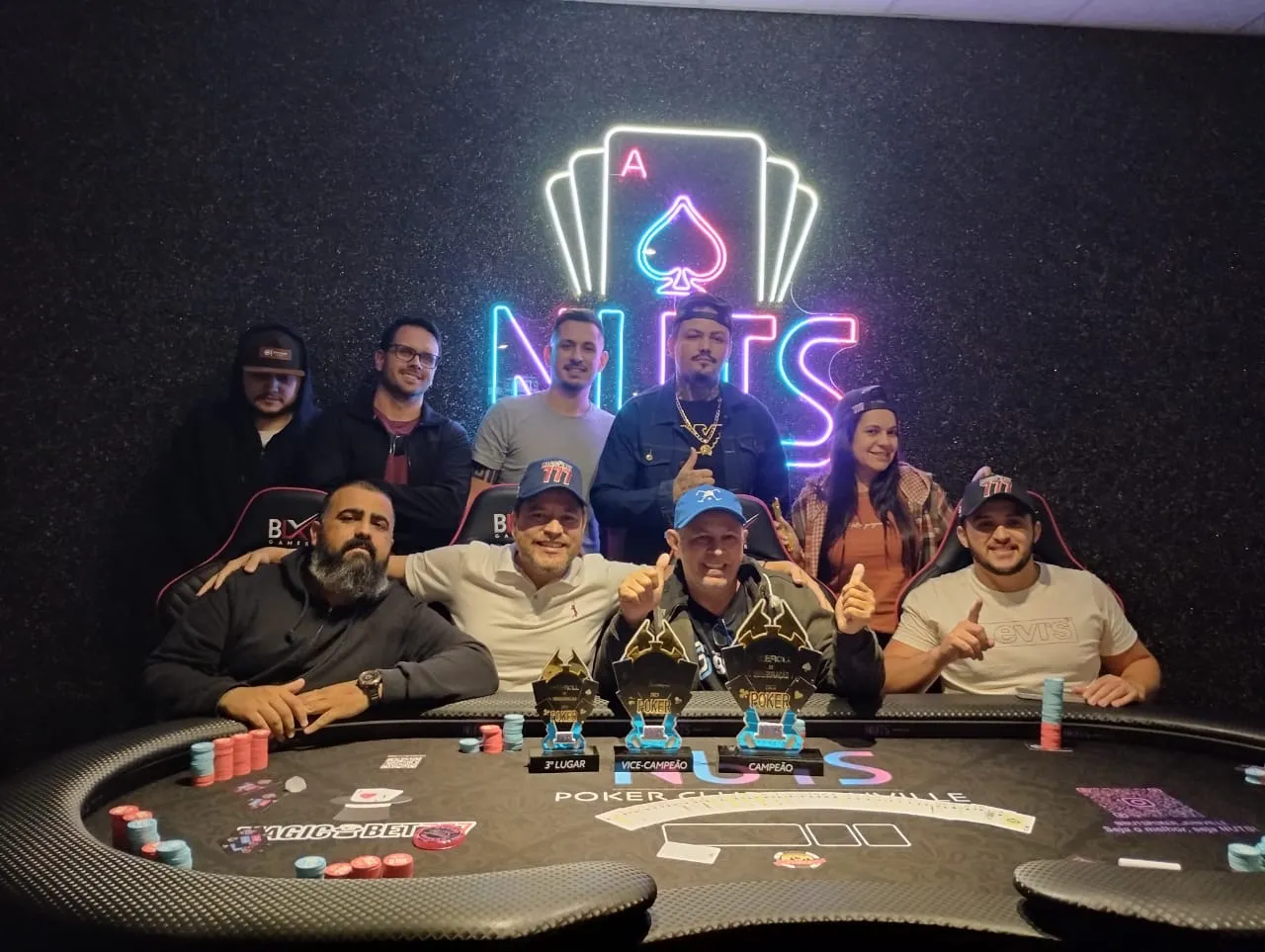 4 HAND Poker CLub - Image 2