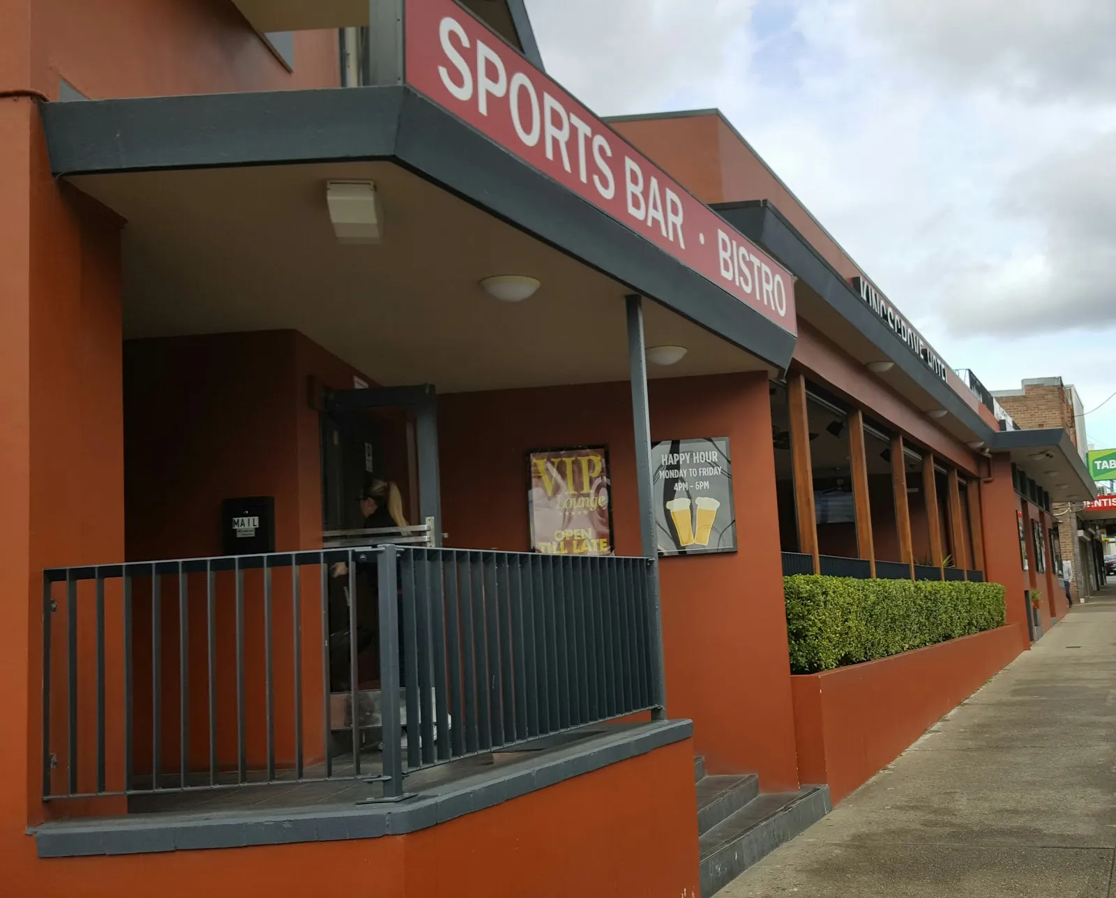 Kingsgrove Hotel - Image 2