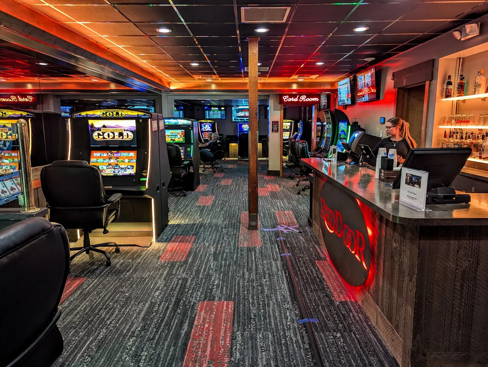 The Red Door Lounge - Image 4