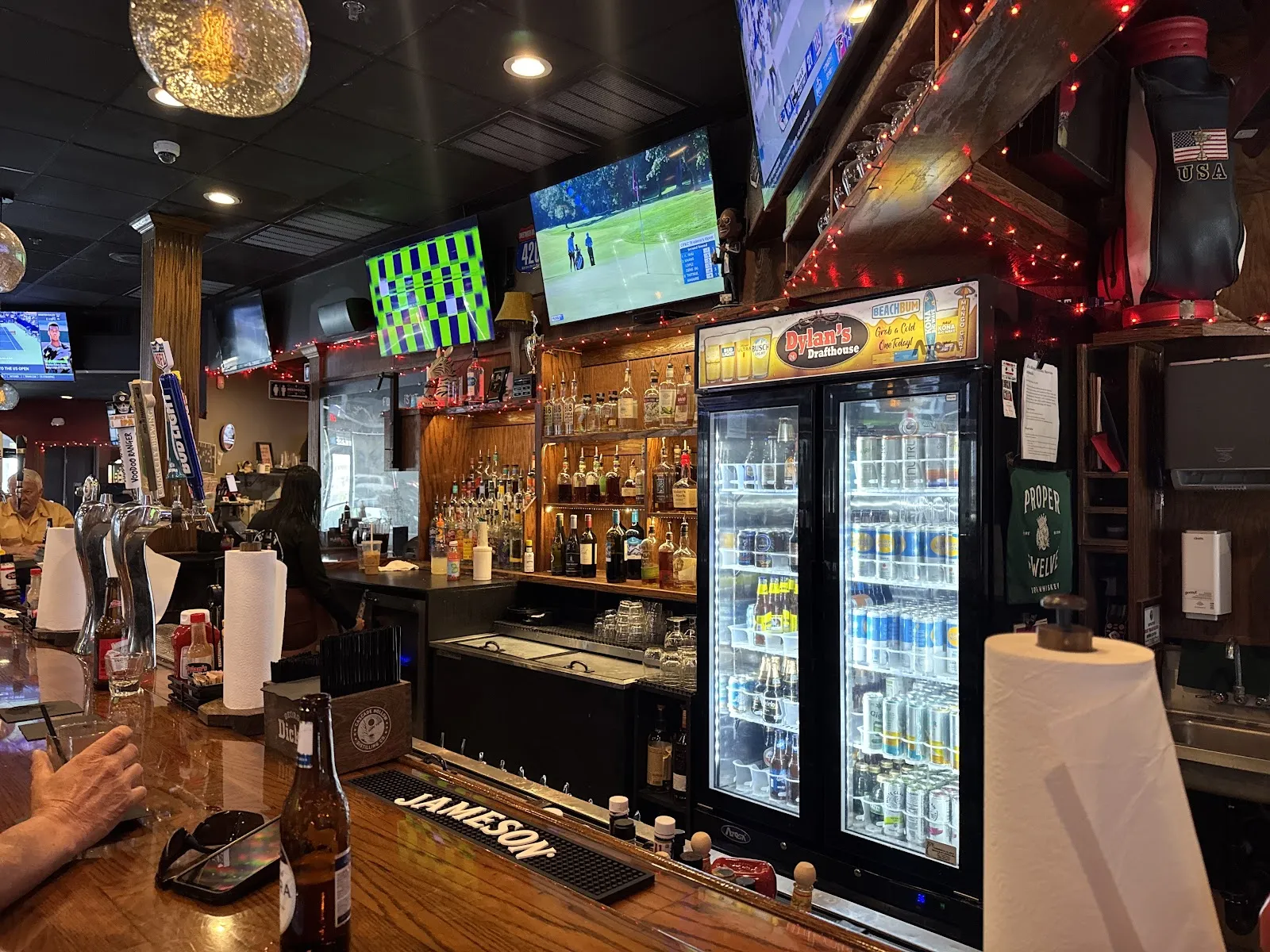 Dylan's Drafthouse - Image 3