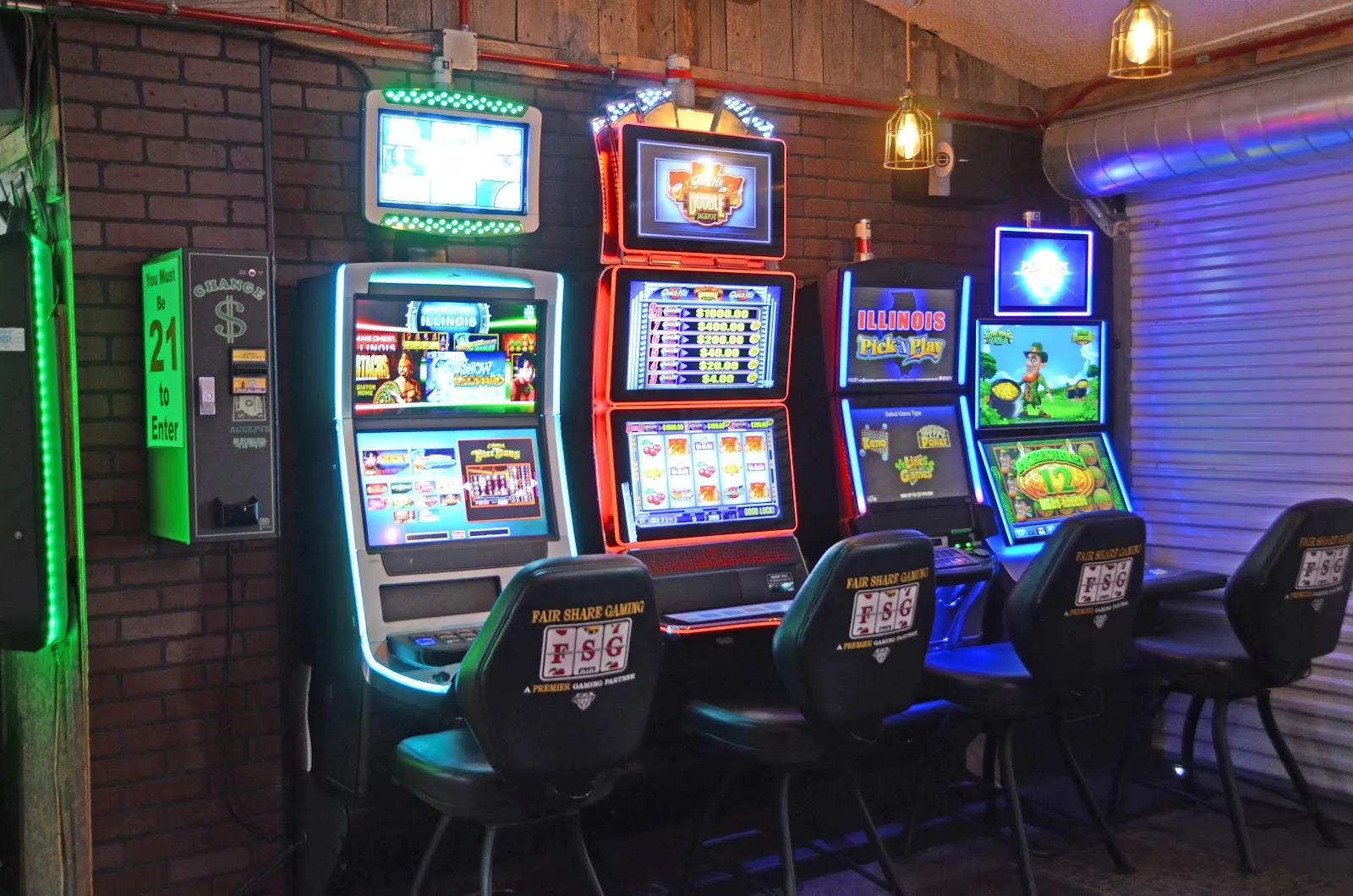 Lucky's Lounge - Image 2