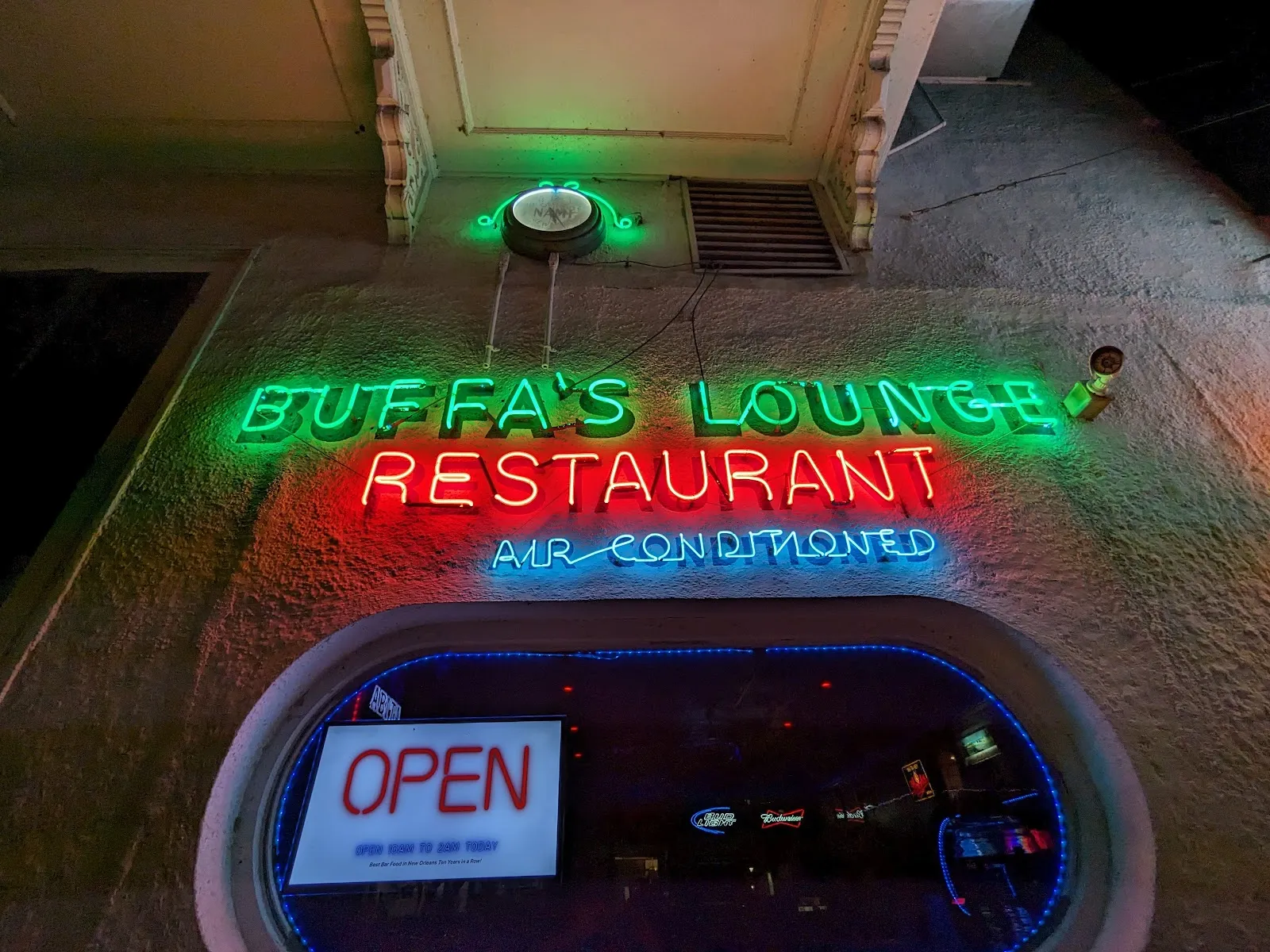 Buffa's Bar & Restaurant - Image 4