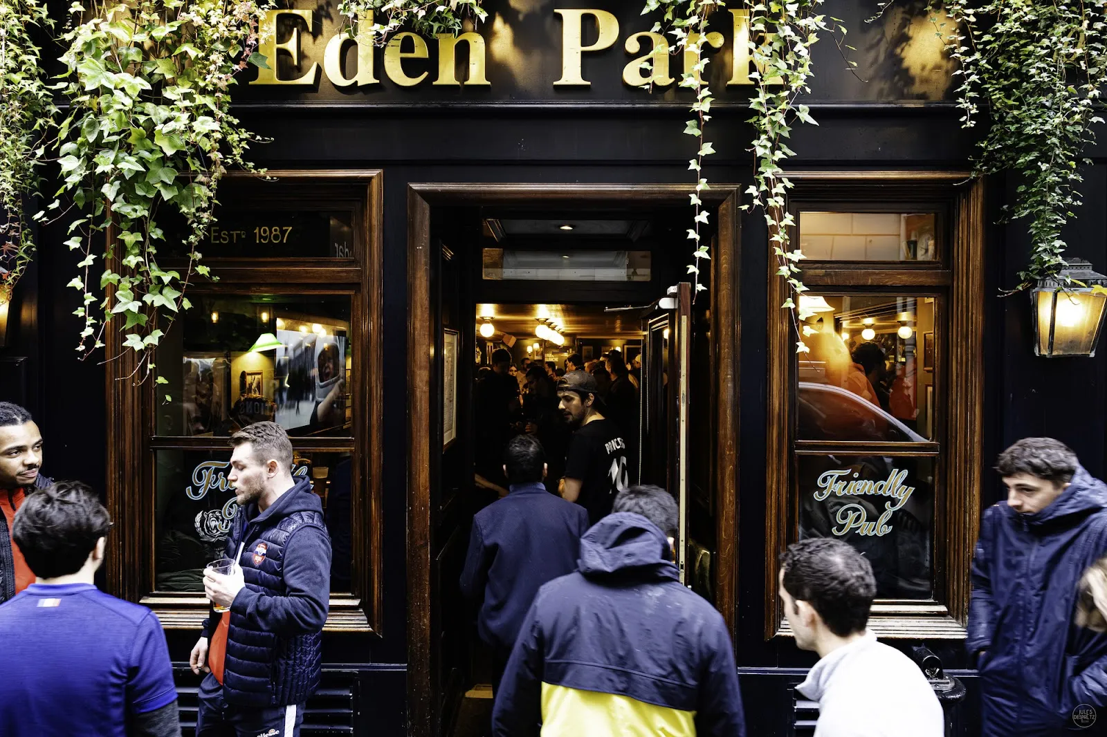 Eden Park Pub Paris - Image 4