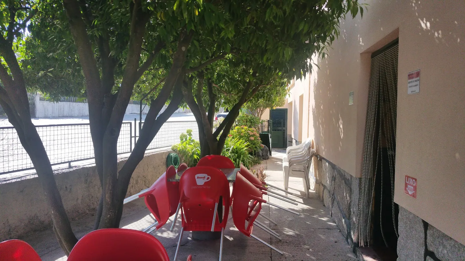 D.Fernanda Café & Kazuza Bar - Image 2
