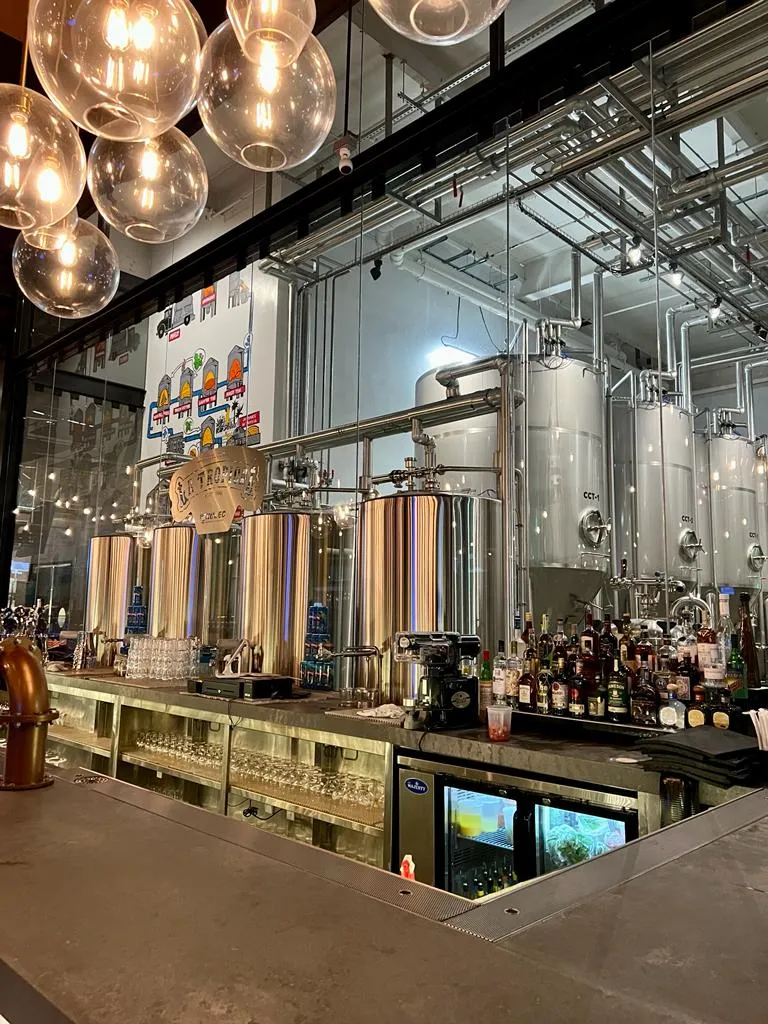 Cervecería La Tropical logo