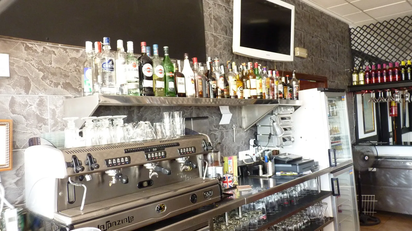The Black Bull Bar & Restaurant - Image 3