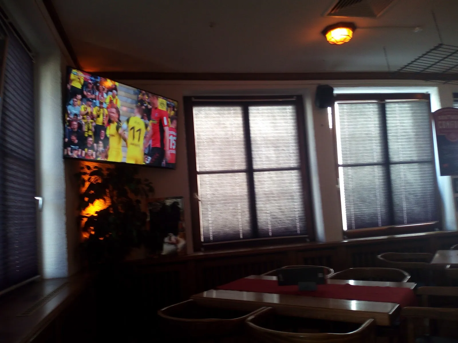 Doppeldecker • Sports & Diner - Image 2