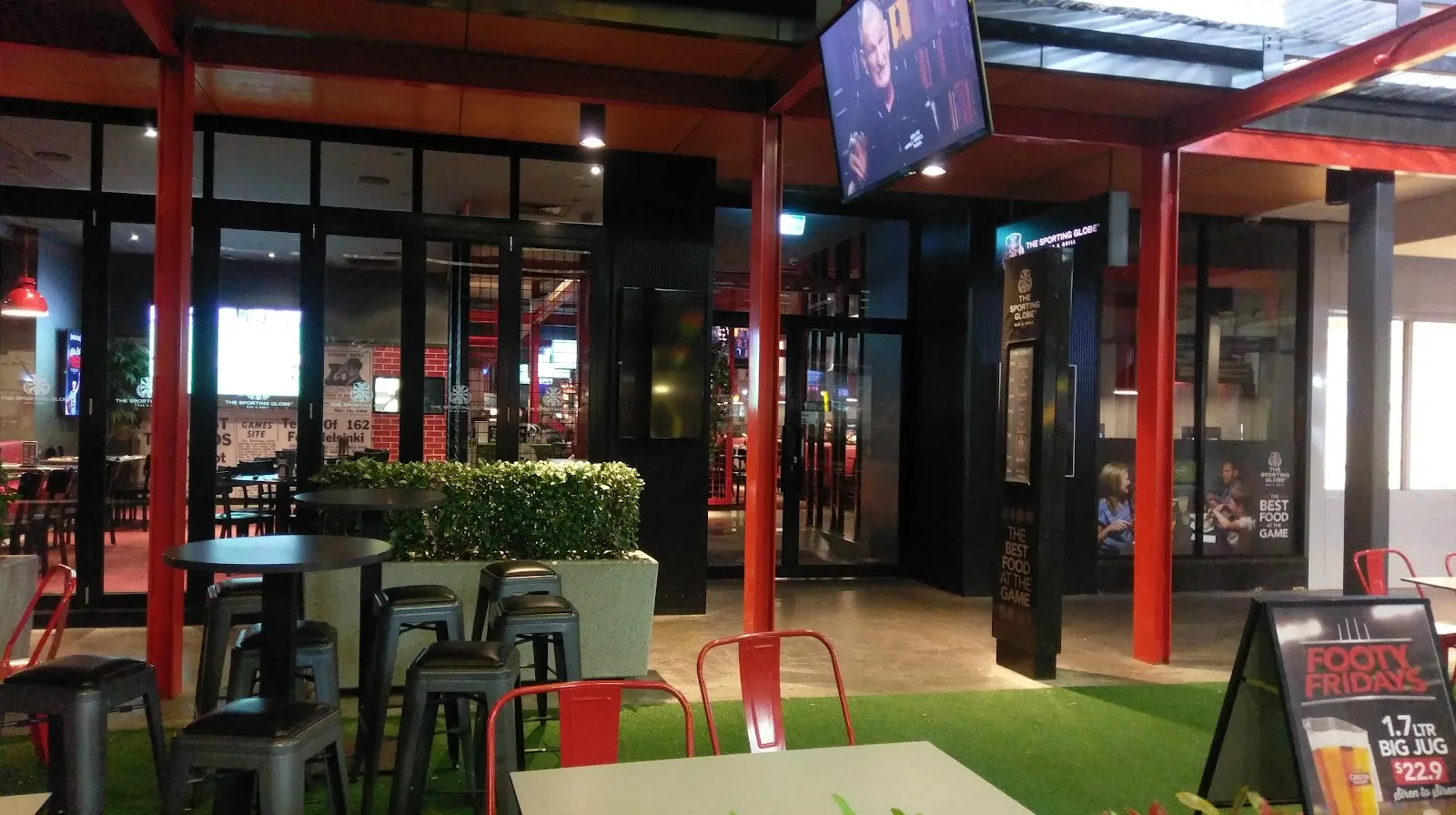 The Sporting Globe Bar & Grill Watergardens - Image 3