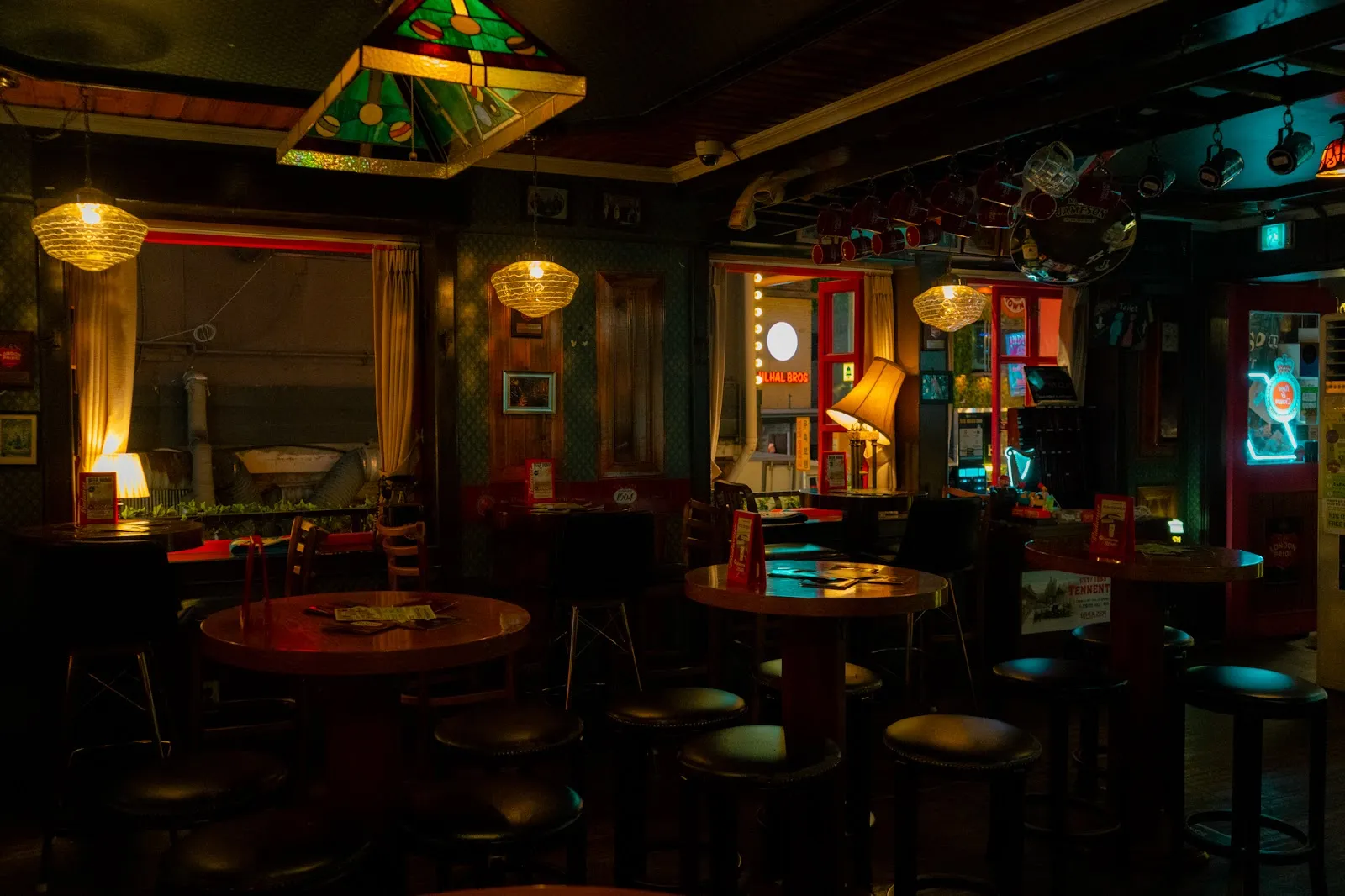 The Rose & Crown Ale House - Image 4