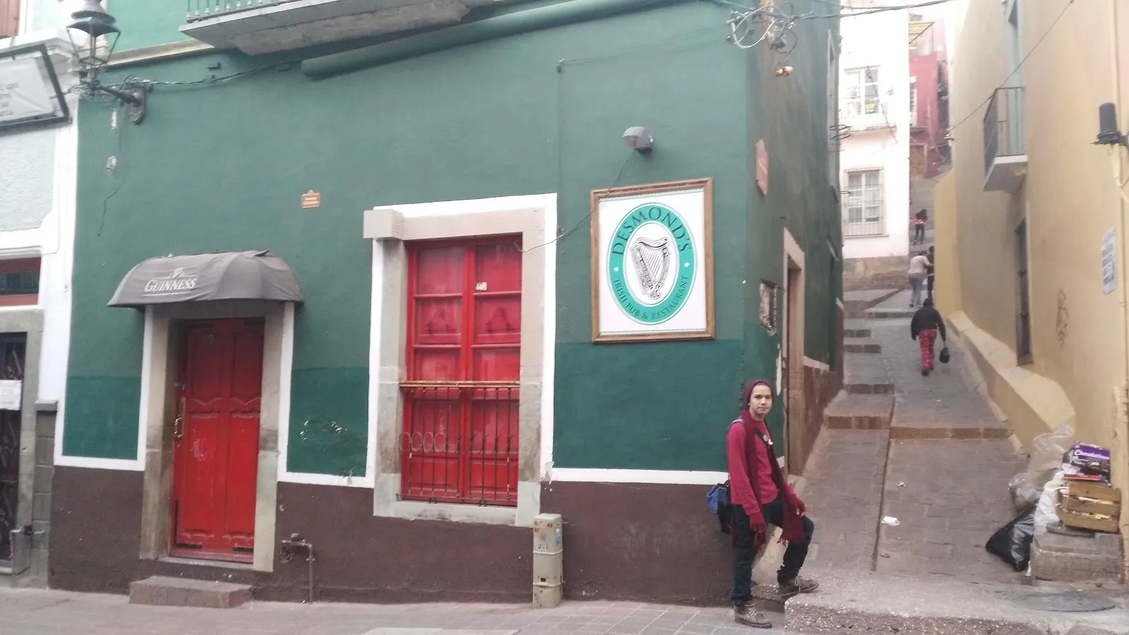 DESMOND'S IRISH PUB - Image 2