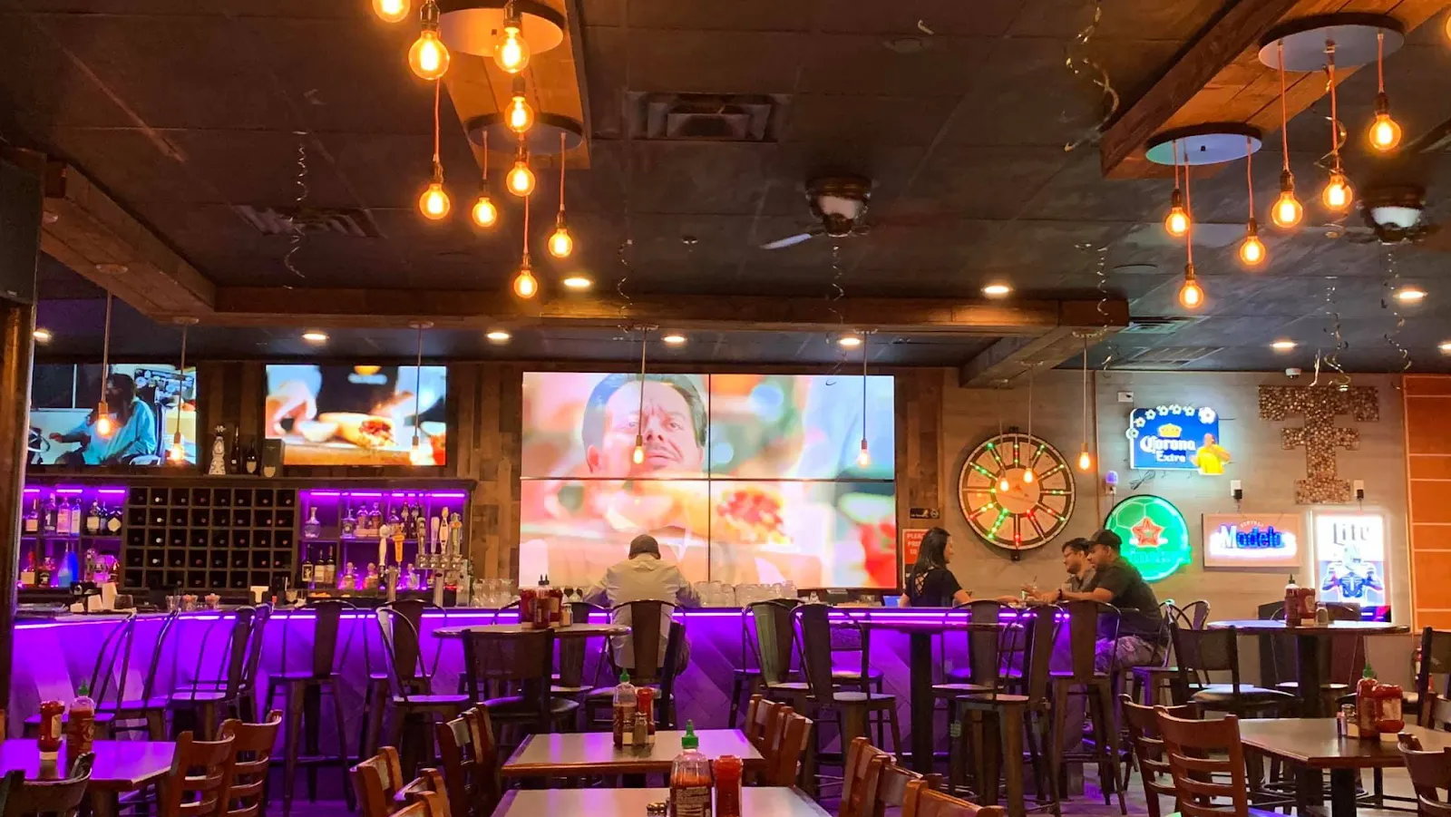 Peak Restaurant & Bar - Image 3