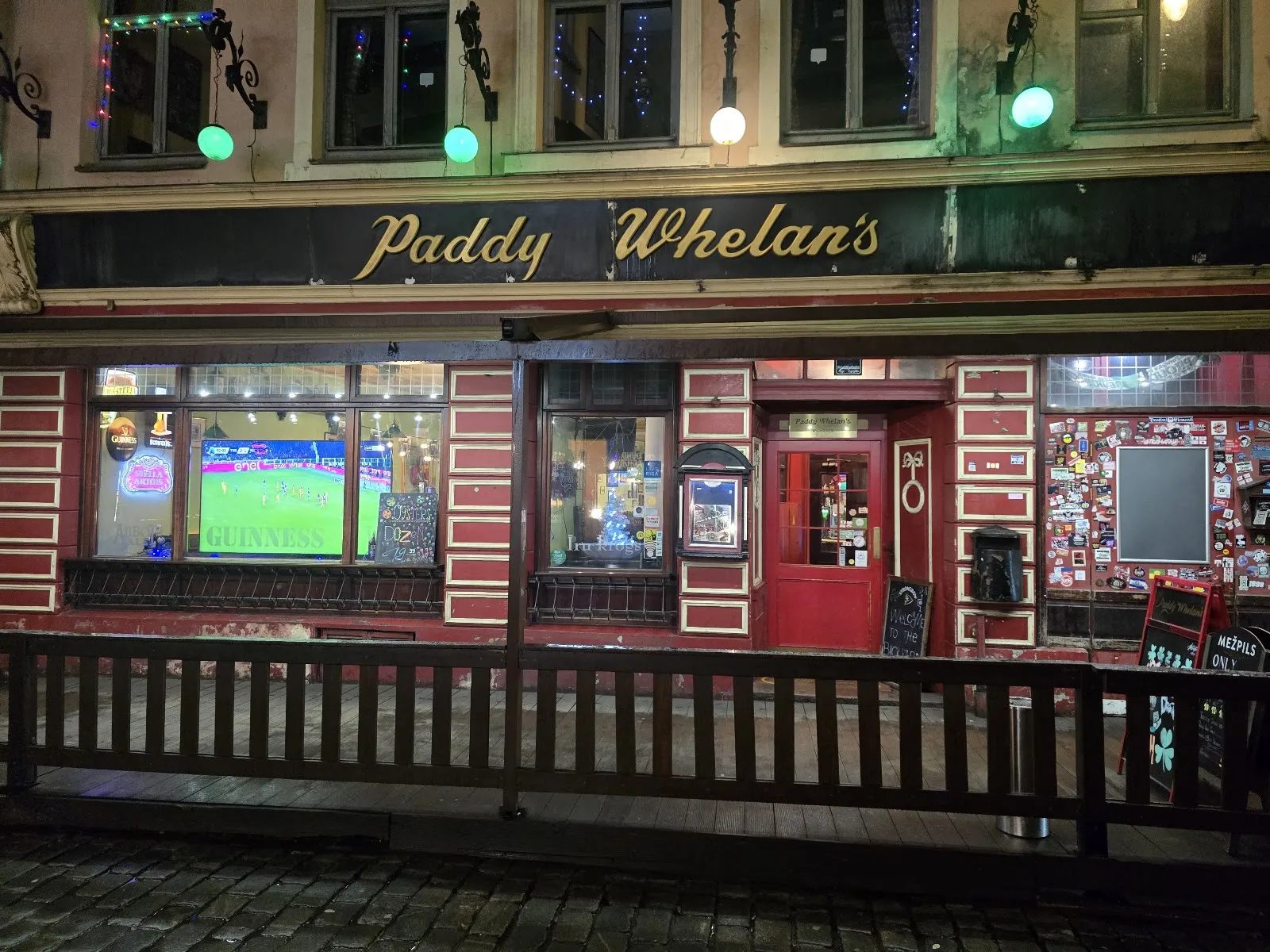 Paddy Whelans Irish Pub & Sports Bar - Image 3