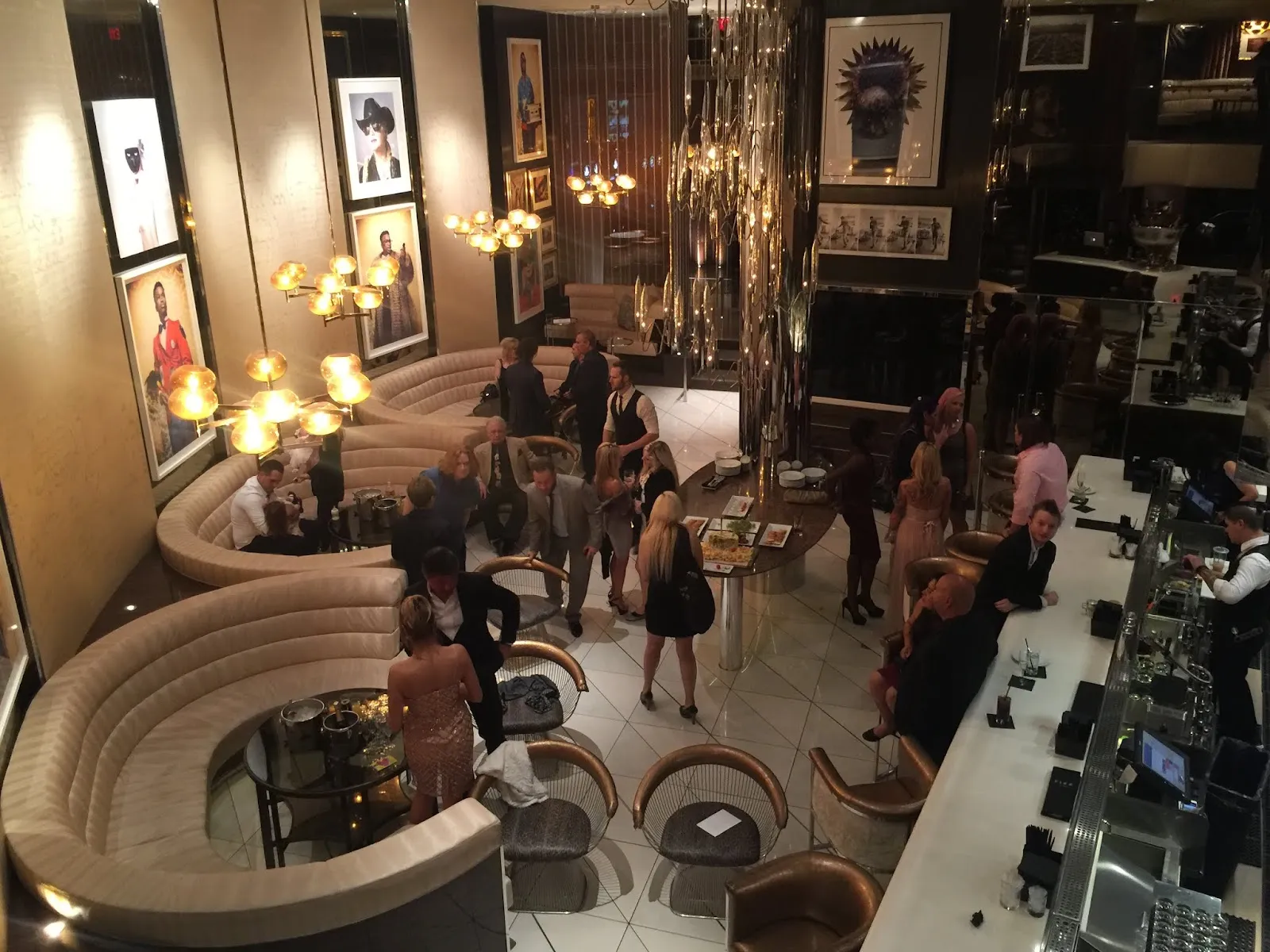 Vista Cocktail Lounge - Image 4