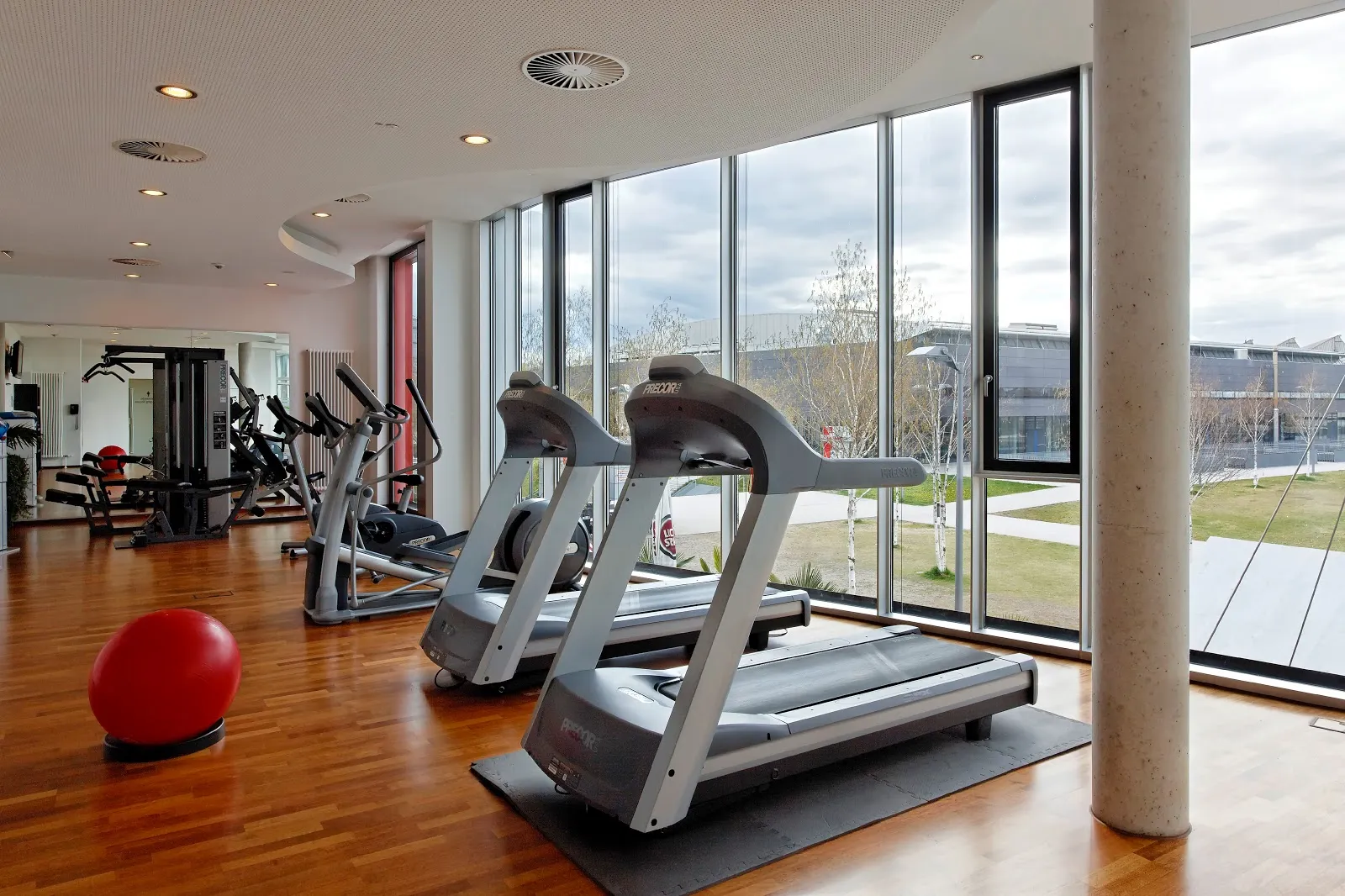 Hotelrestaurant im Hilton Garden Inn Stuttgart NeckarPark - Image 3