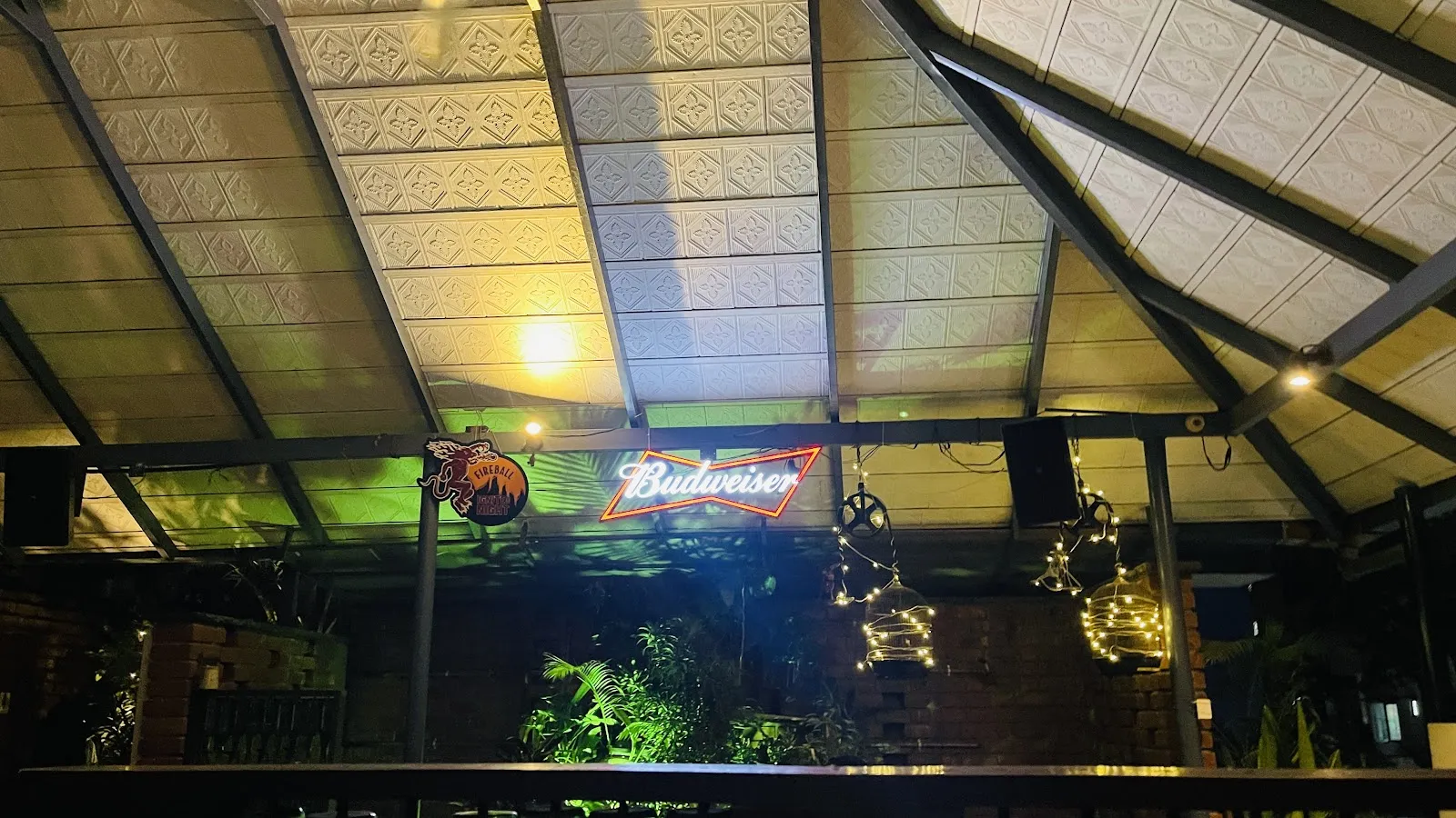 Local's Bar & Grill - Image 4