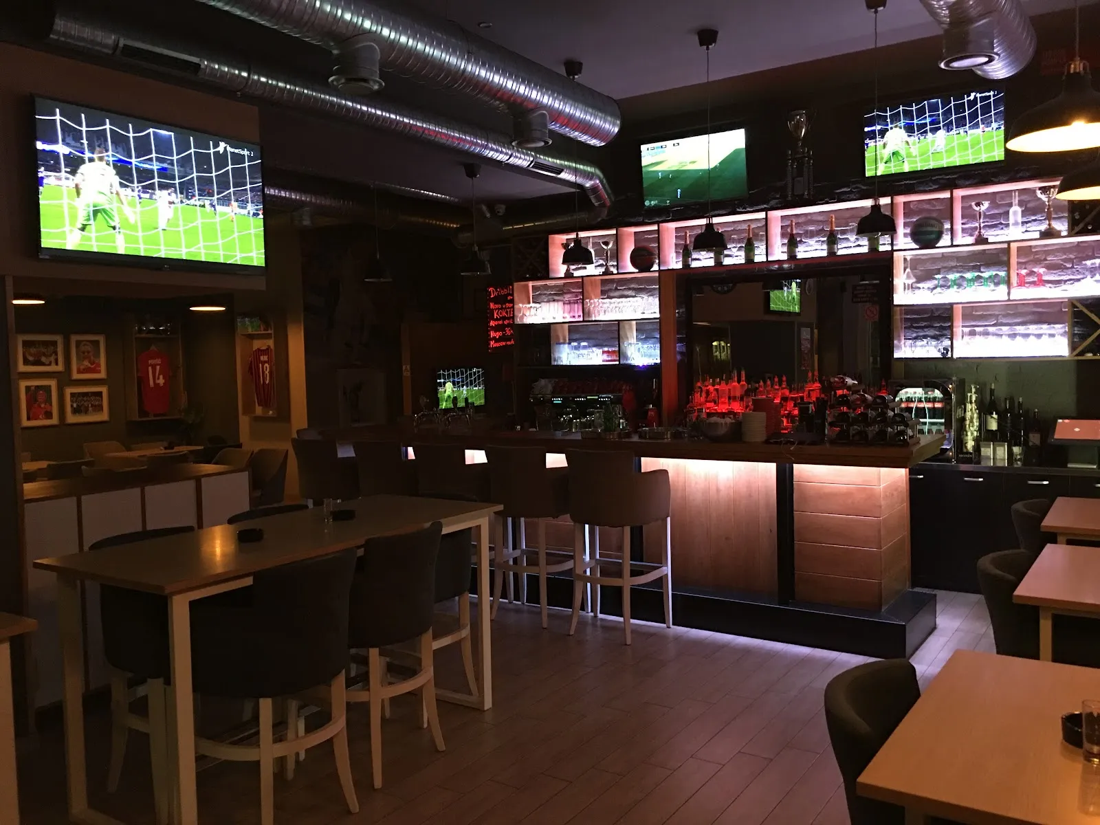Dribbling Sports Bar - Image 4