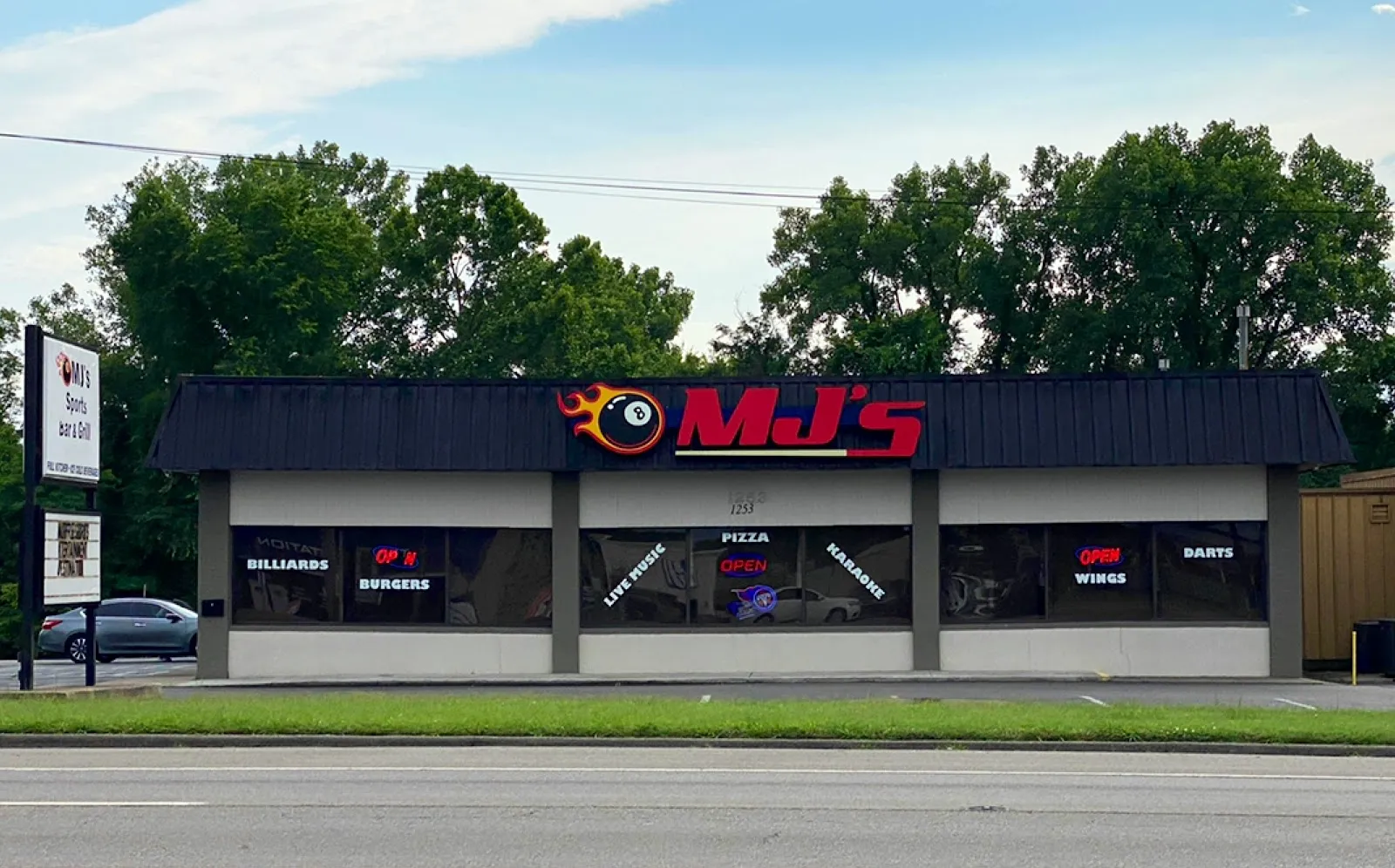 MJ's Sports Bar & Grill - Image 3