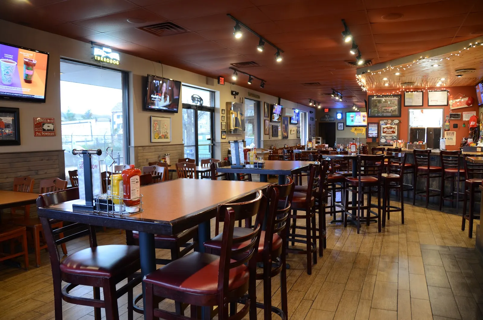 Corner Pub Franklin logo
