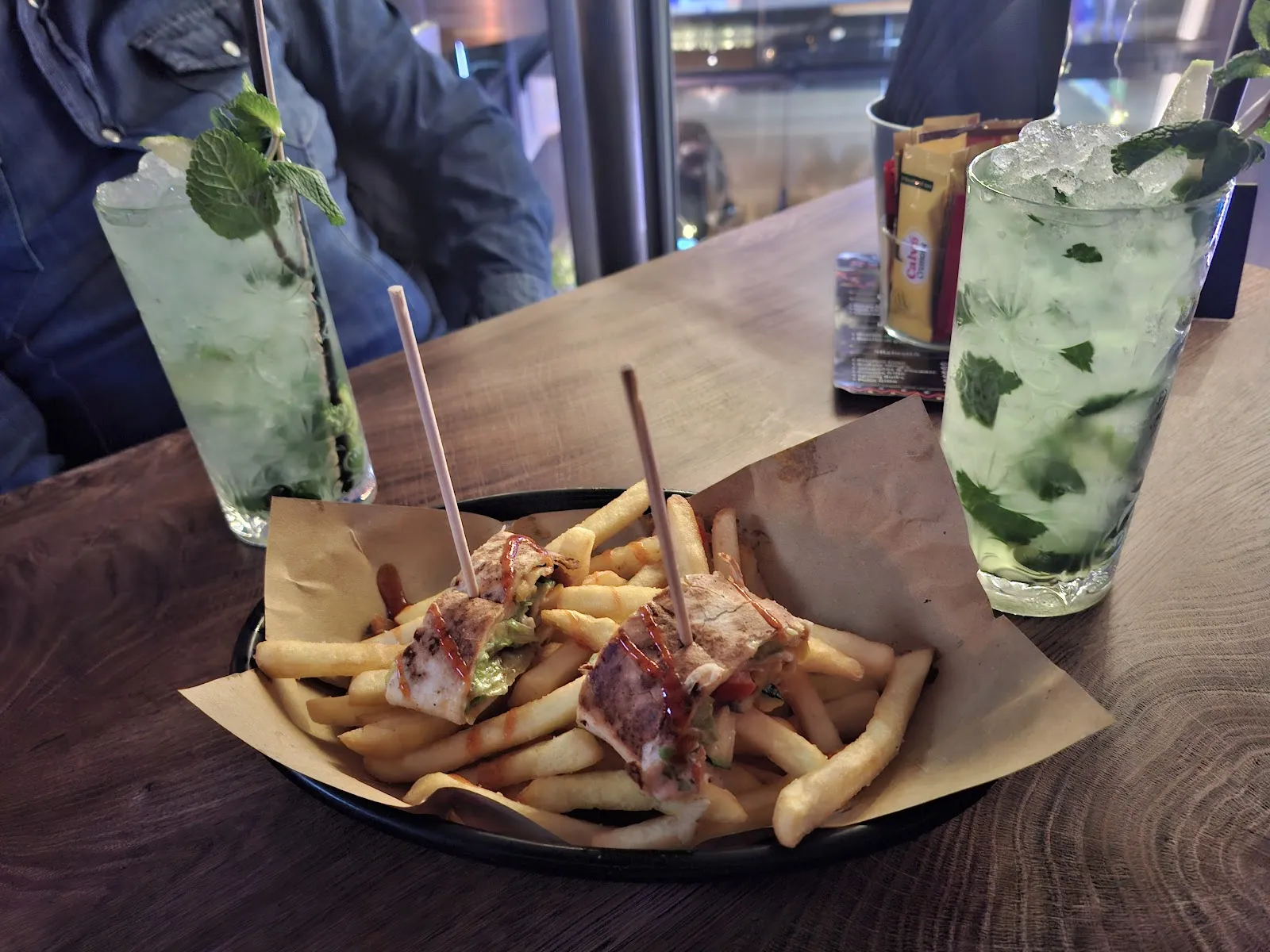 Overtime American Sport Bar - Image 3