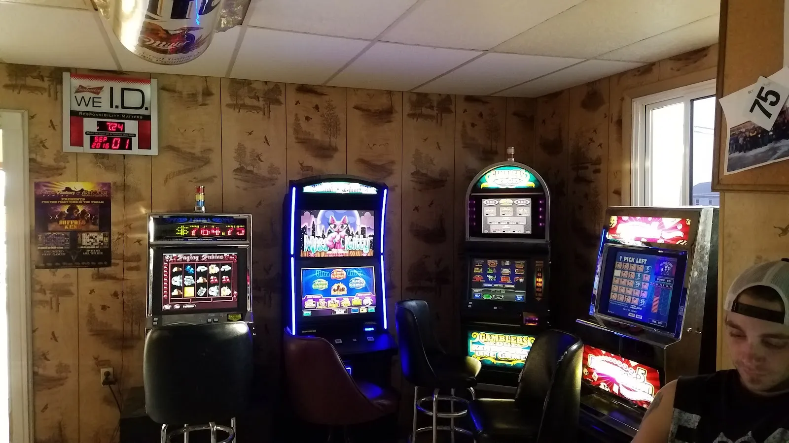 Jim's Bar - Image 3