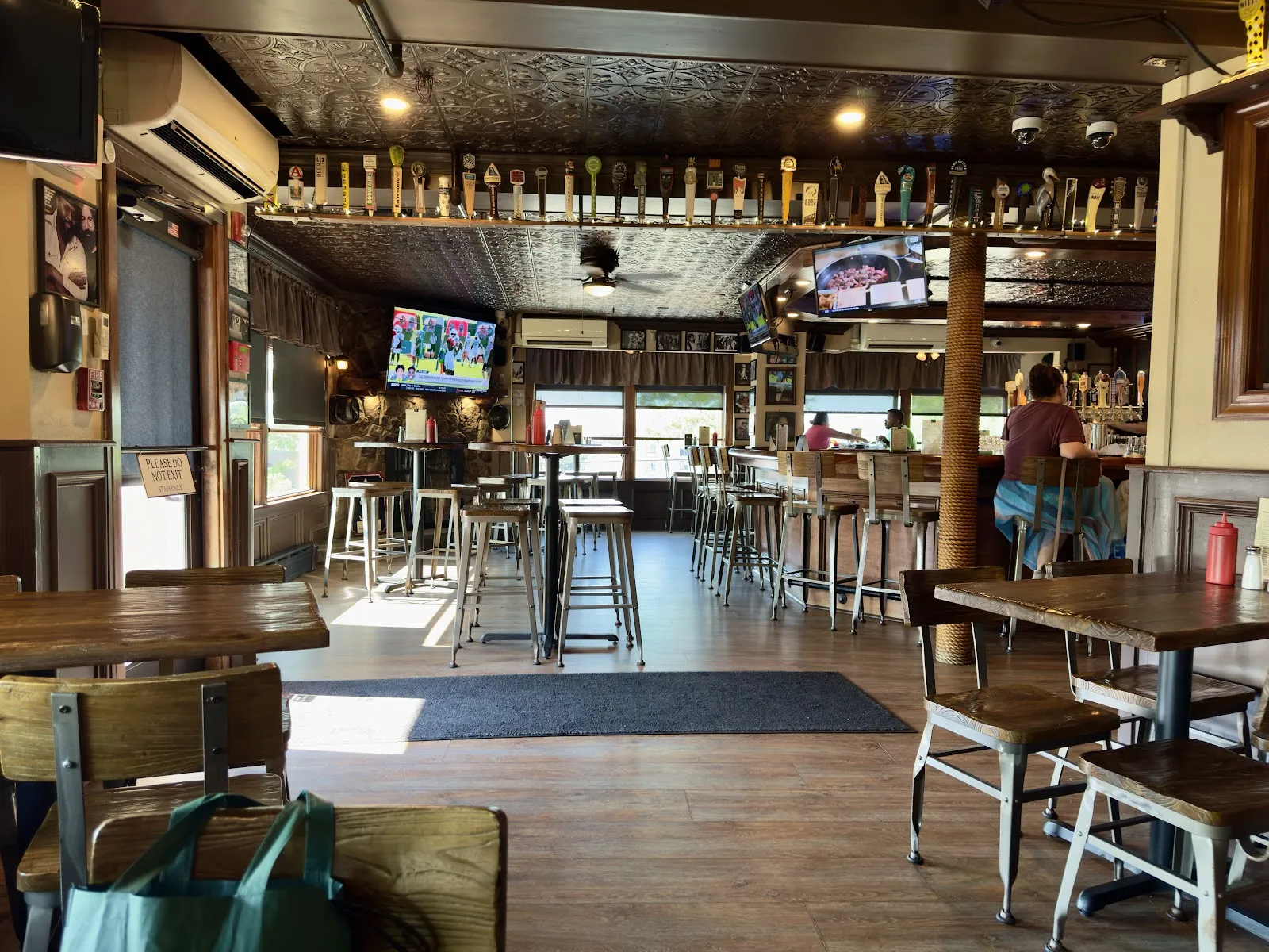 Bridge View Tavern - Image 2