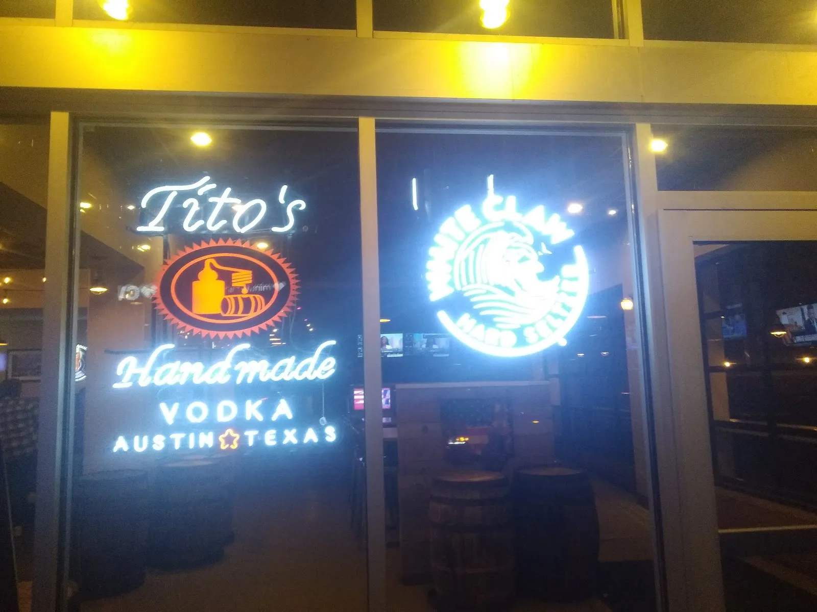 The Horseshoe Country Bar & More - Image 2