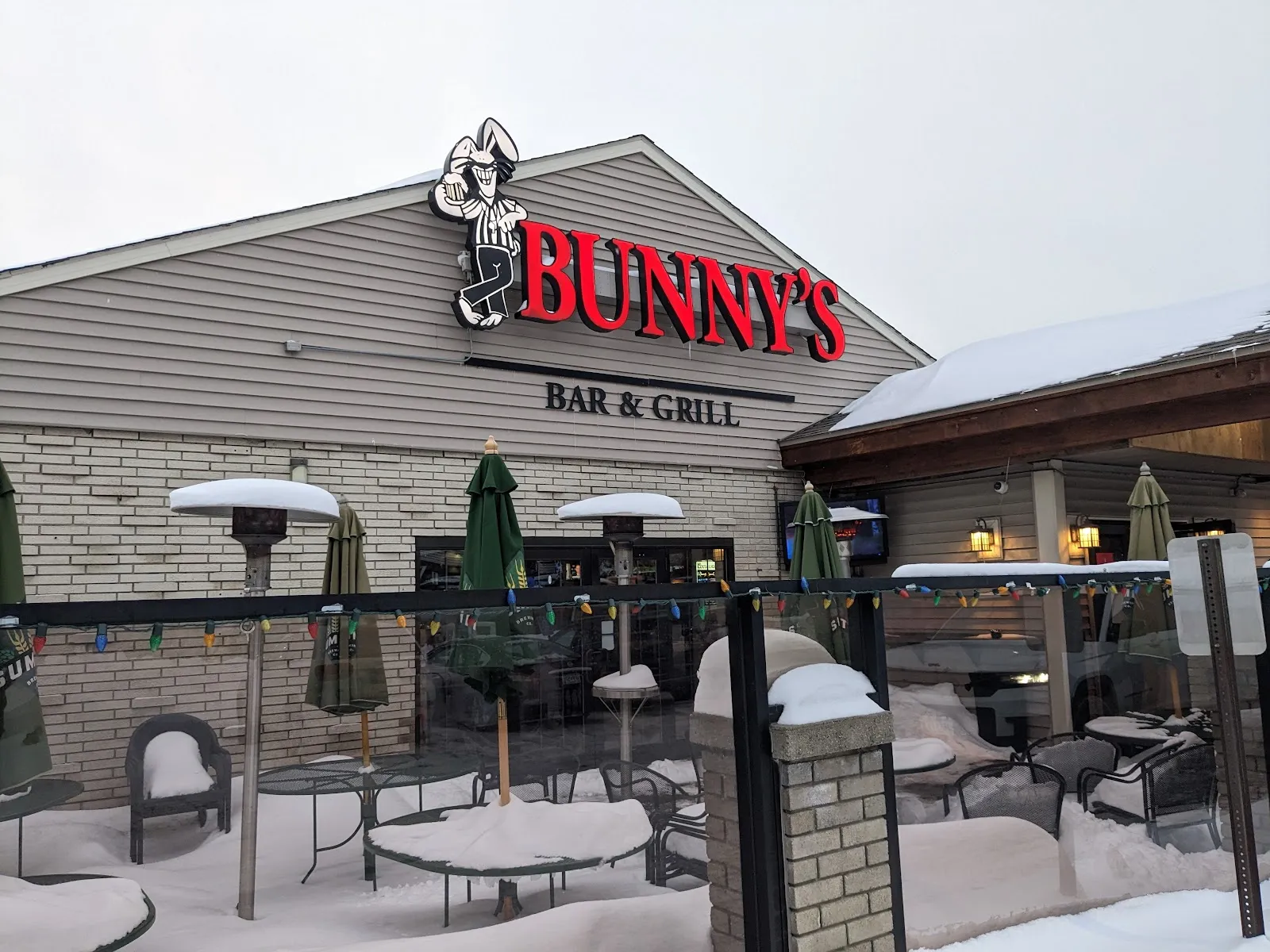 Bunny's Bar & Grill - Image 2