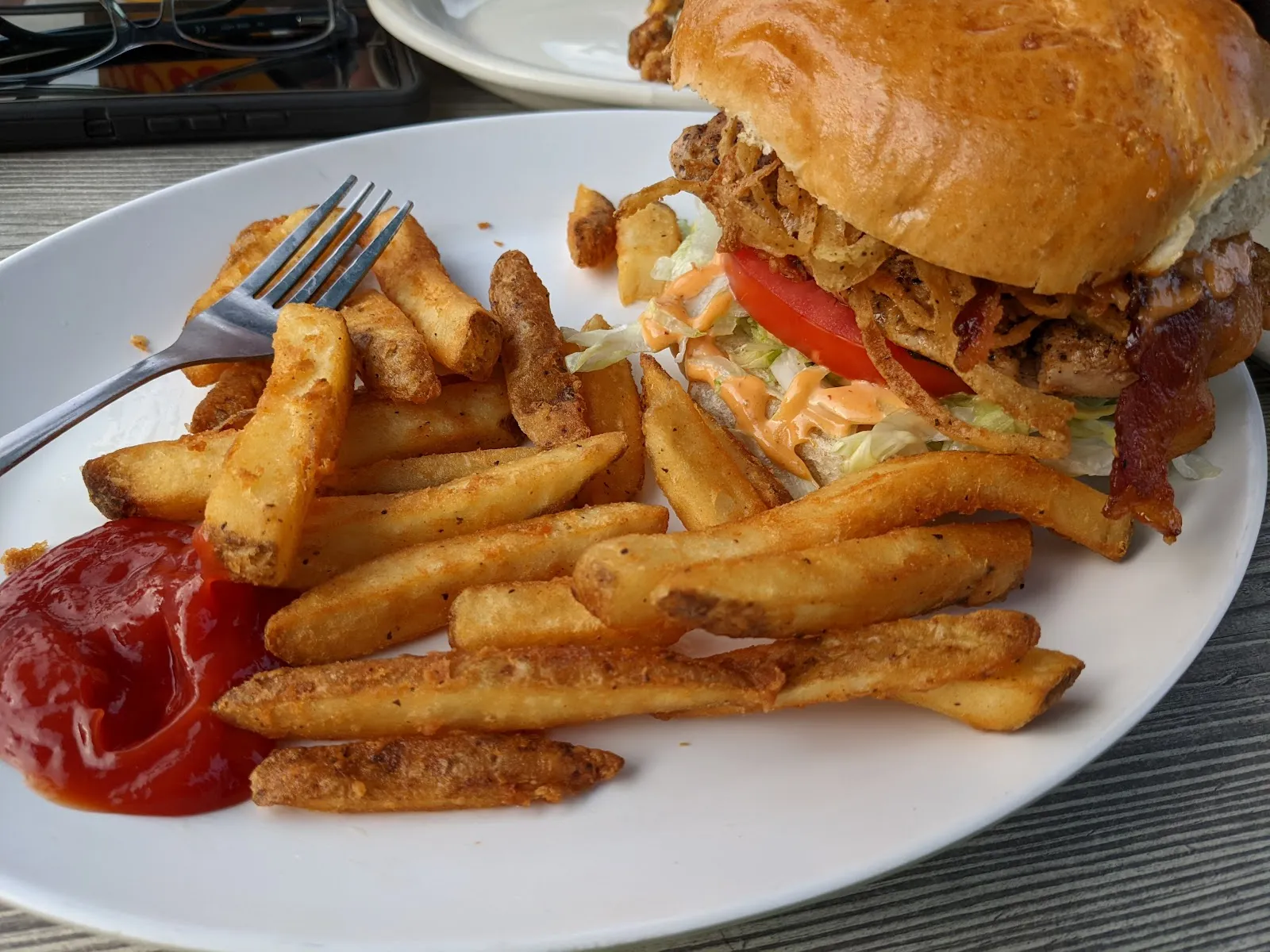 Philly Bar & Grill - Image 3