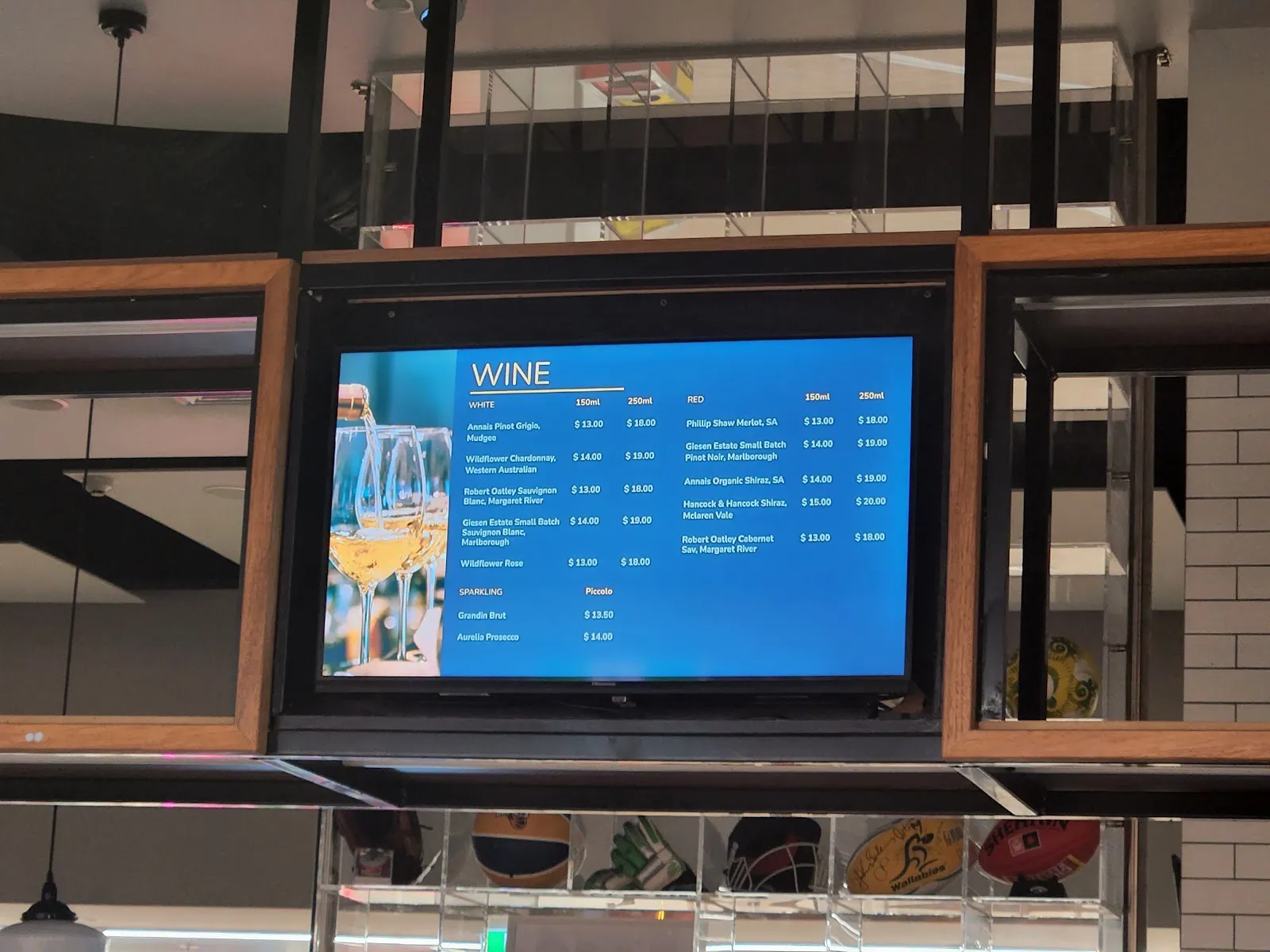 Captain's Sports Bar - Image 3