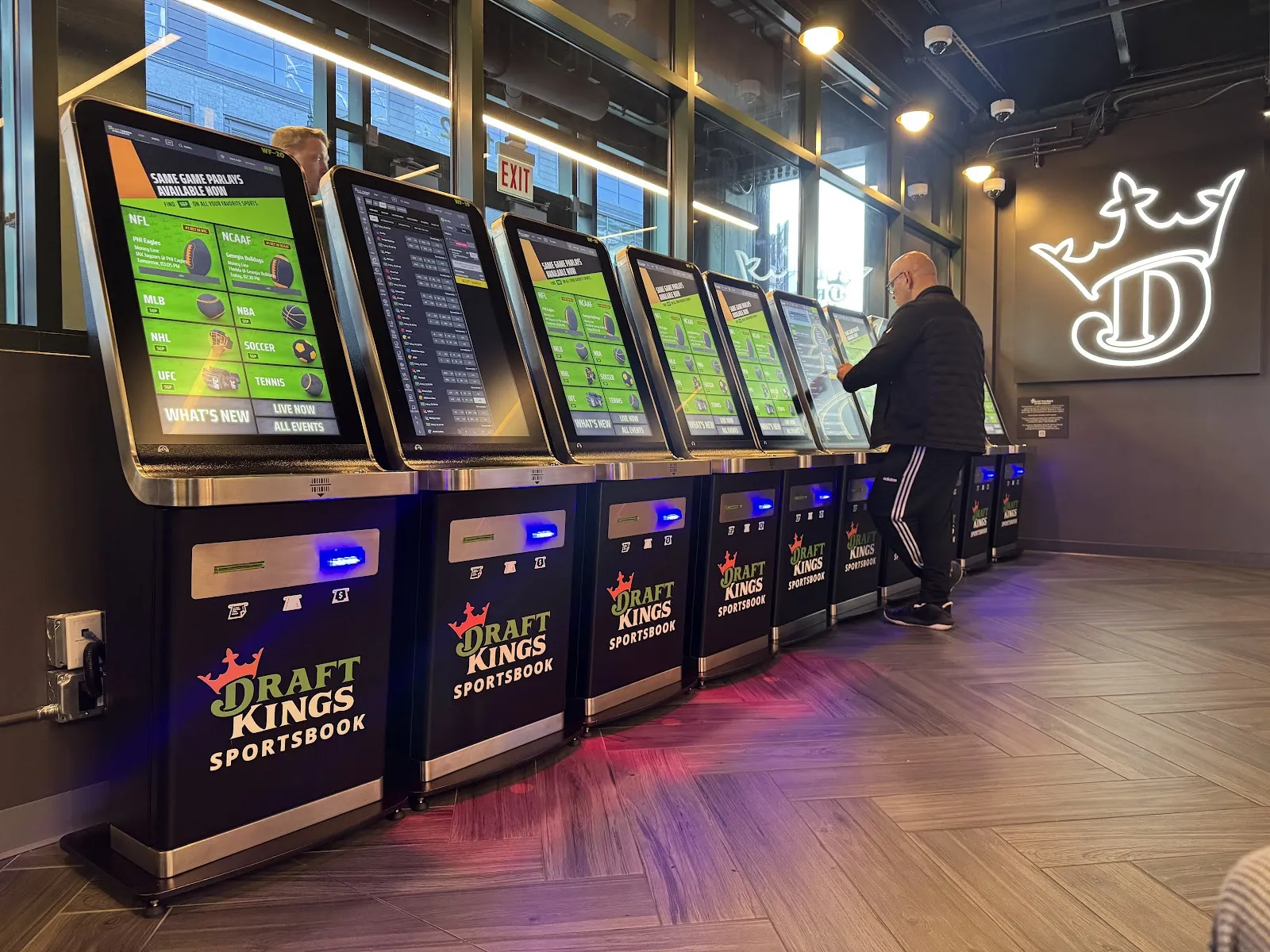 DraftKings Sportsbook at Wrigley Field | Chicago