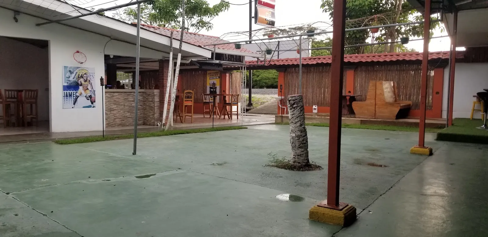 Boss Sports Bar - Image 2