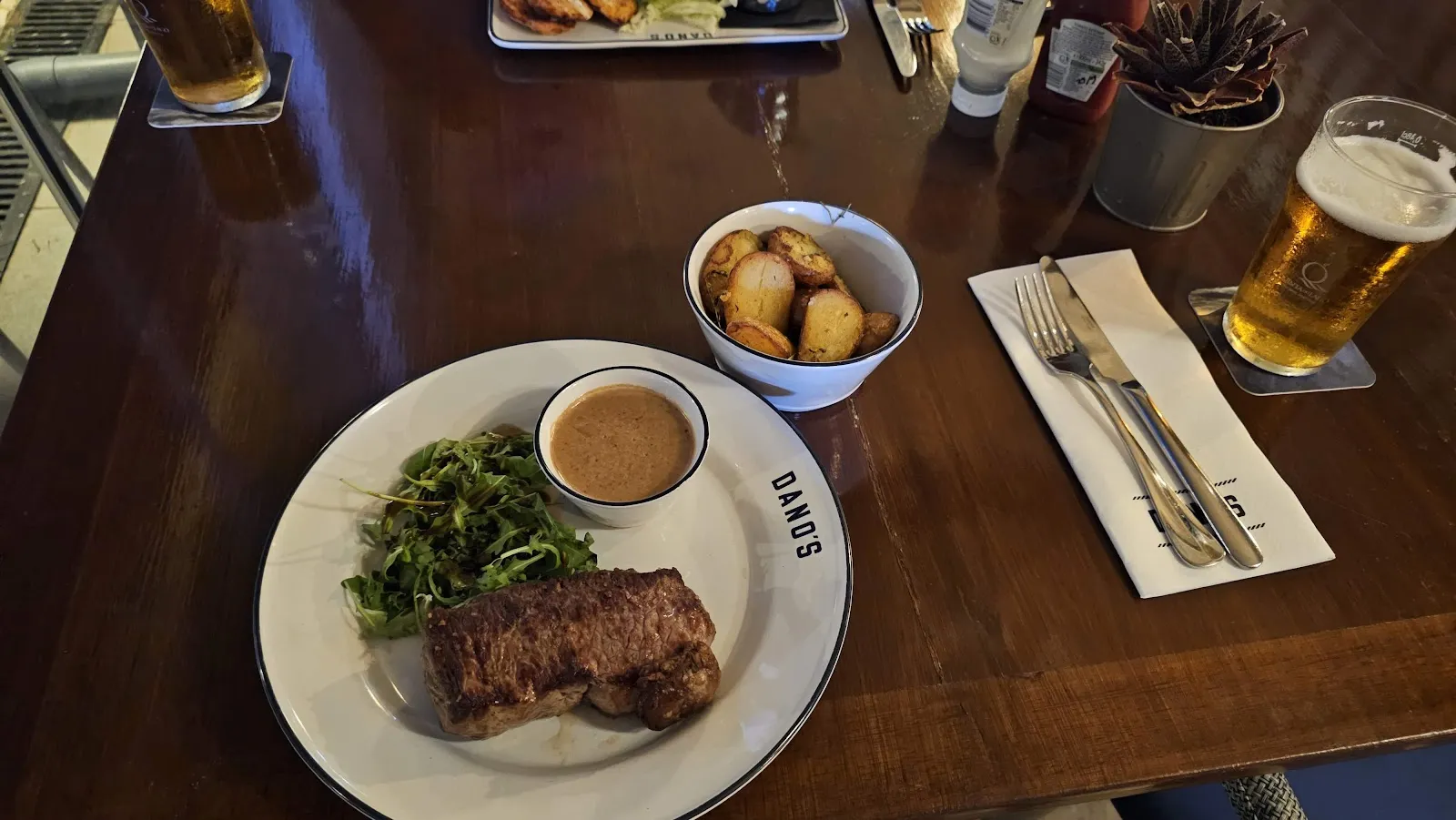 Dano's Sports Bar & Restaurant - Image 4