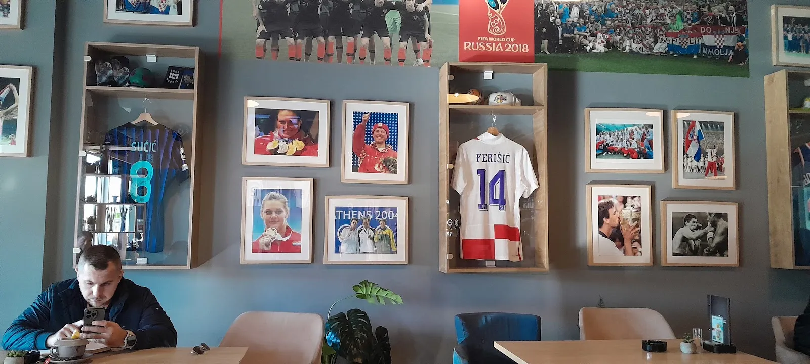 Dribbling Sports Bar - Image 2