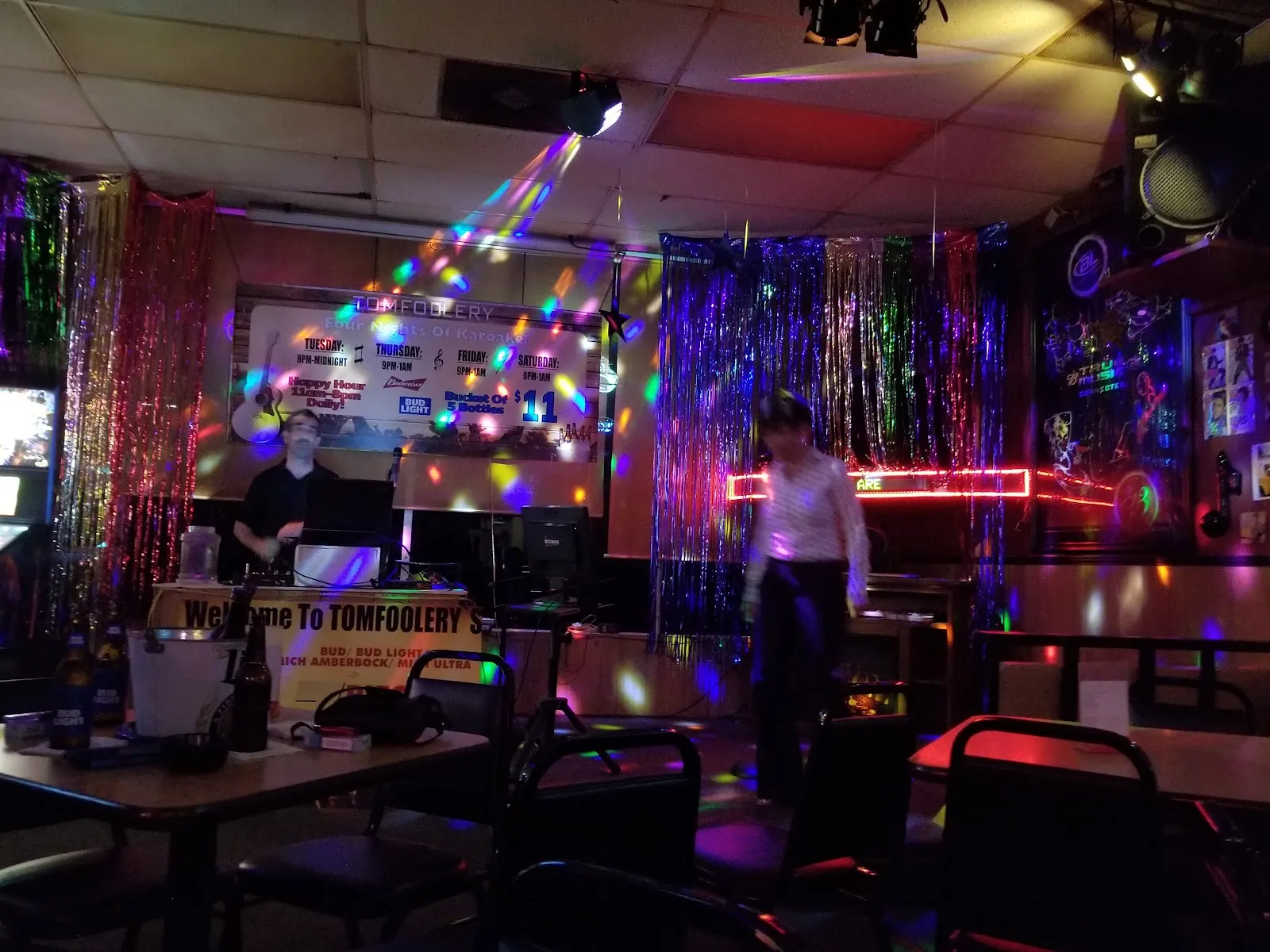 Tomfoolery Lounge - Image 3