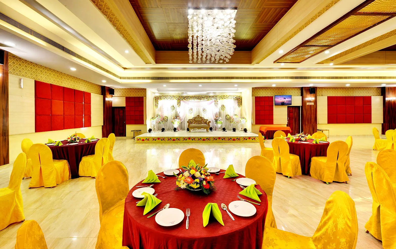 Hotel Kinara Grand - Image 2