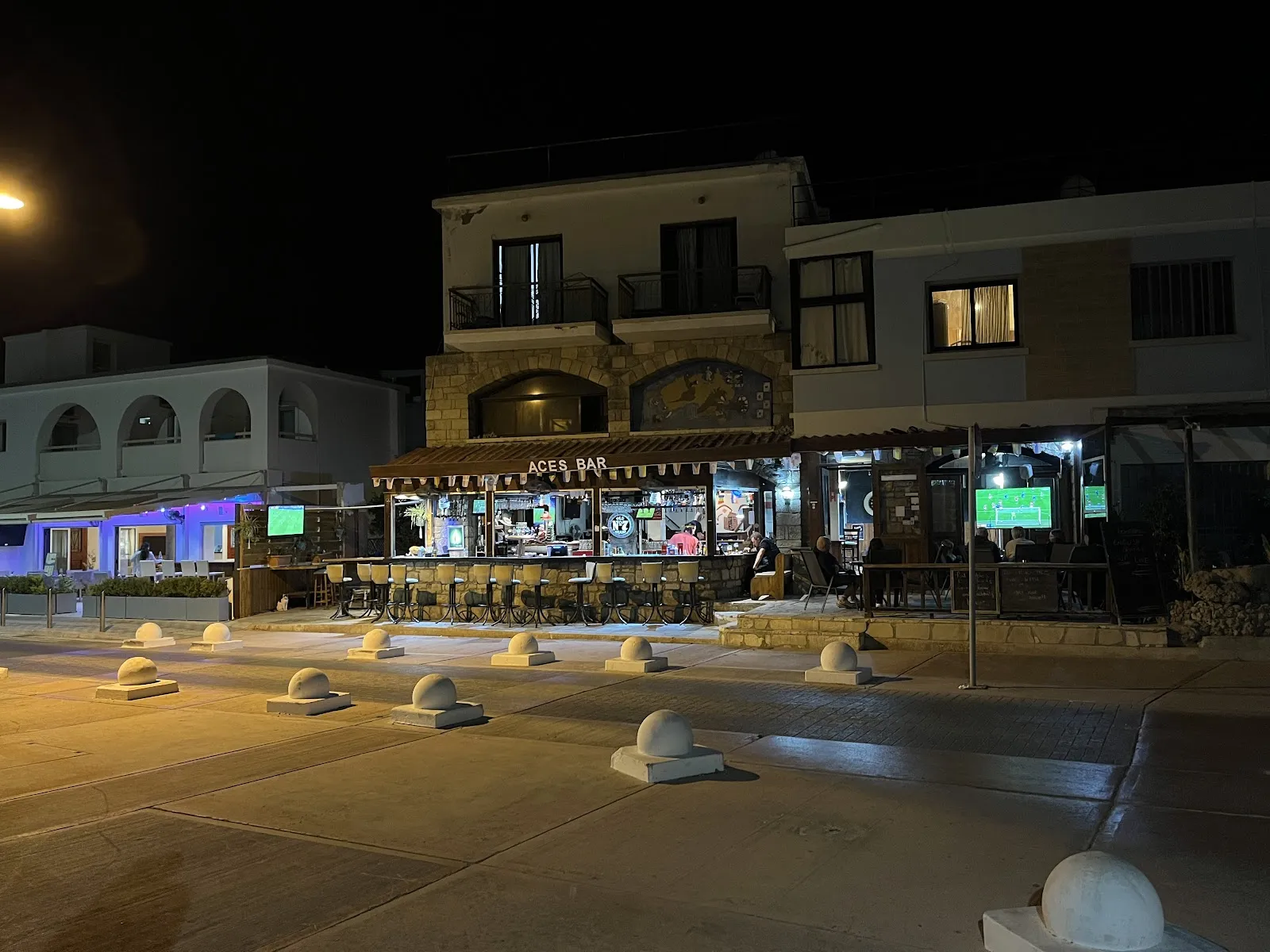 Aces Bar - Image 4