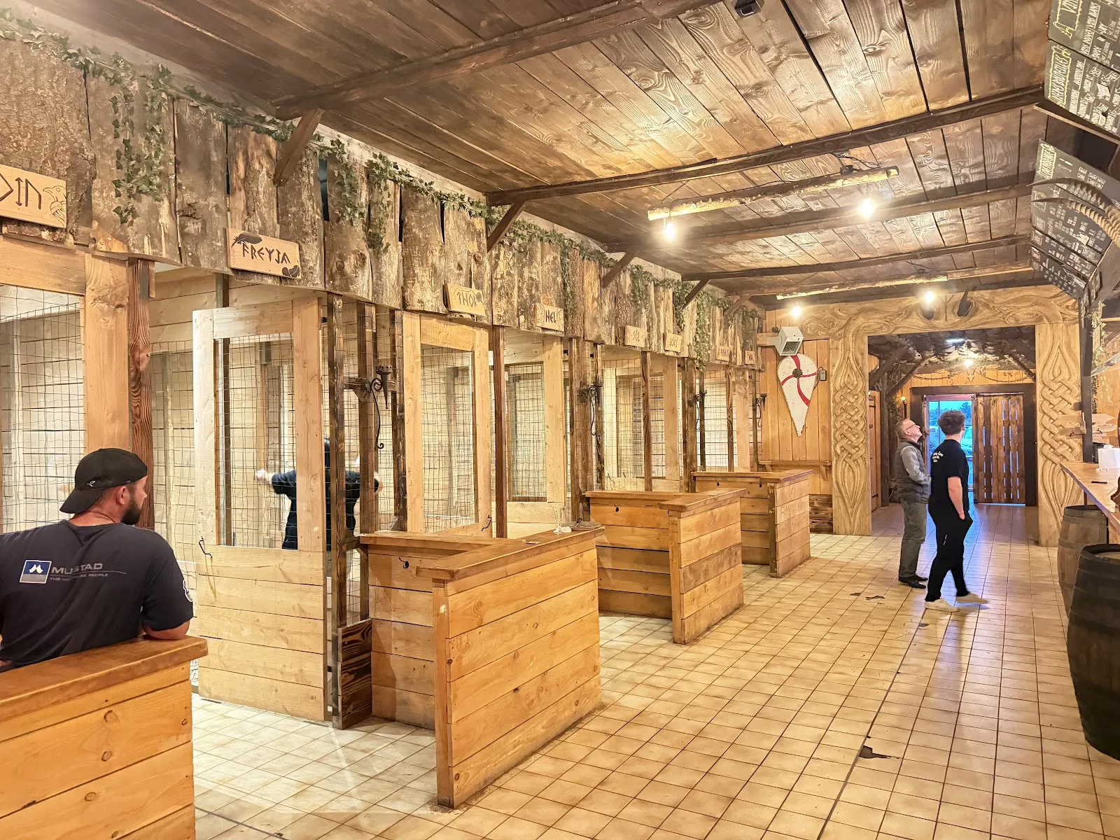 Le Valhalla - Bar - Restaurant - Lancer de hache - Image 4