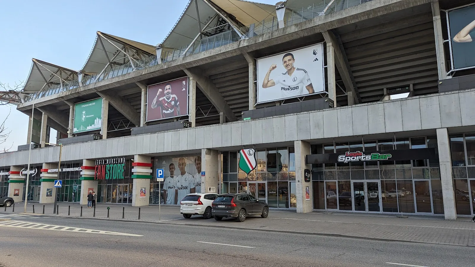 Legi Sports Bar - Image 4